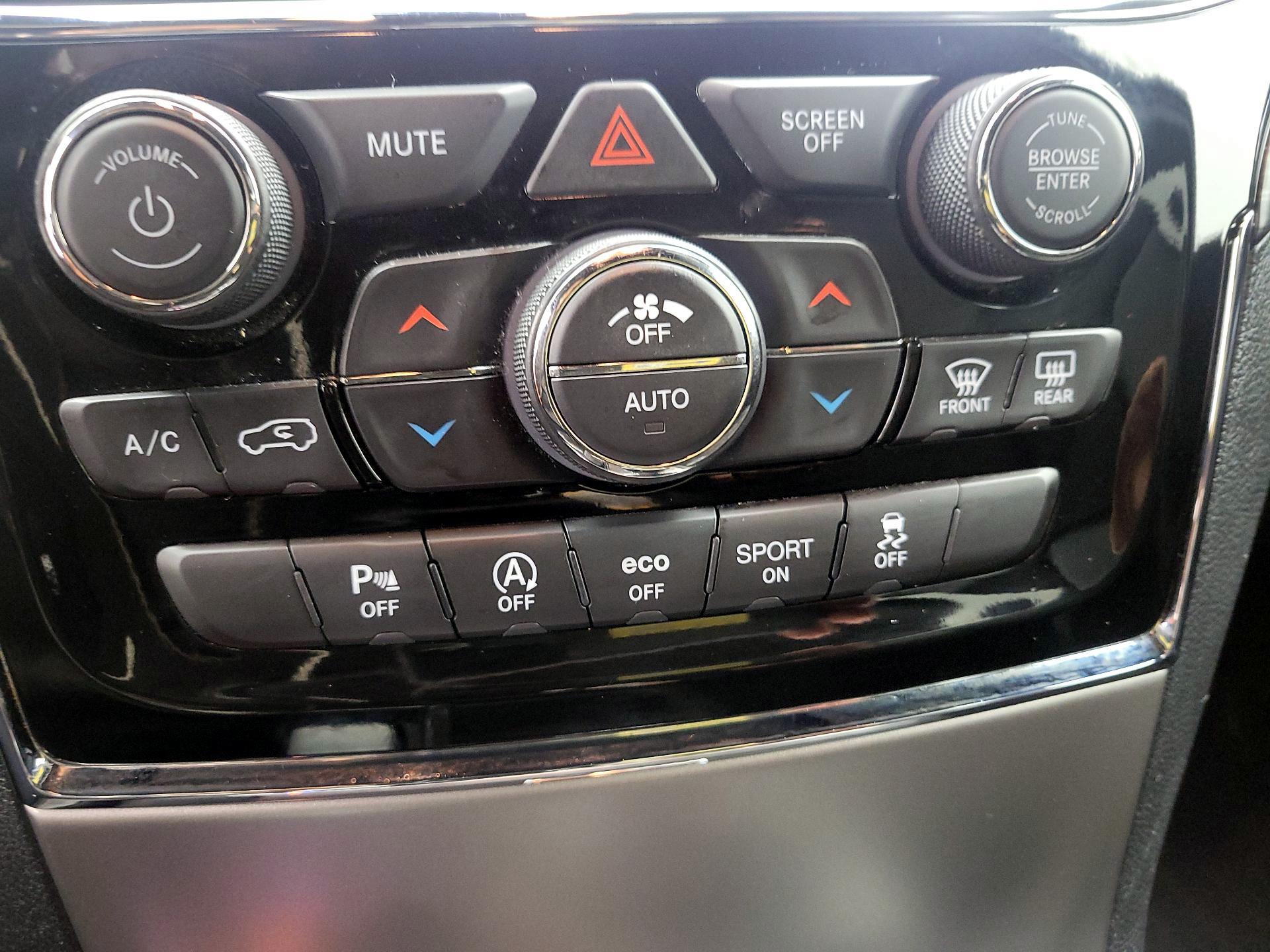 Thumbnail: 2020 Jeep Grand Cherokee - 16