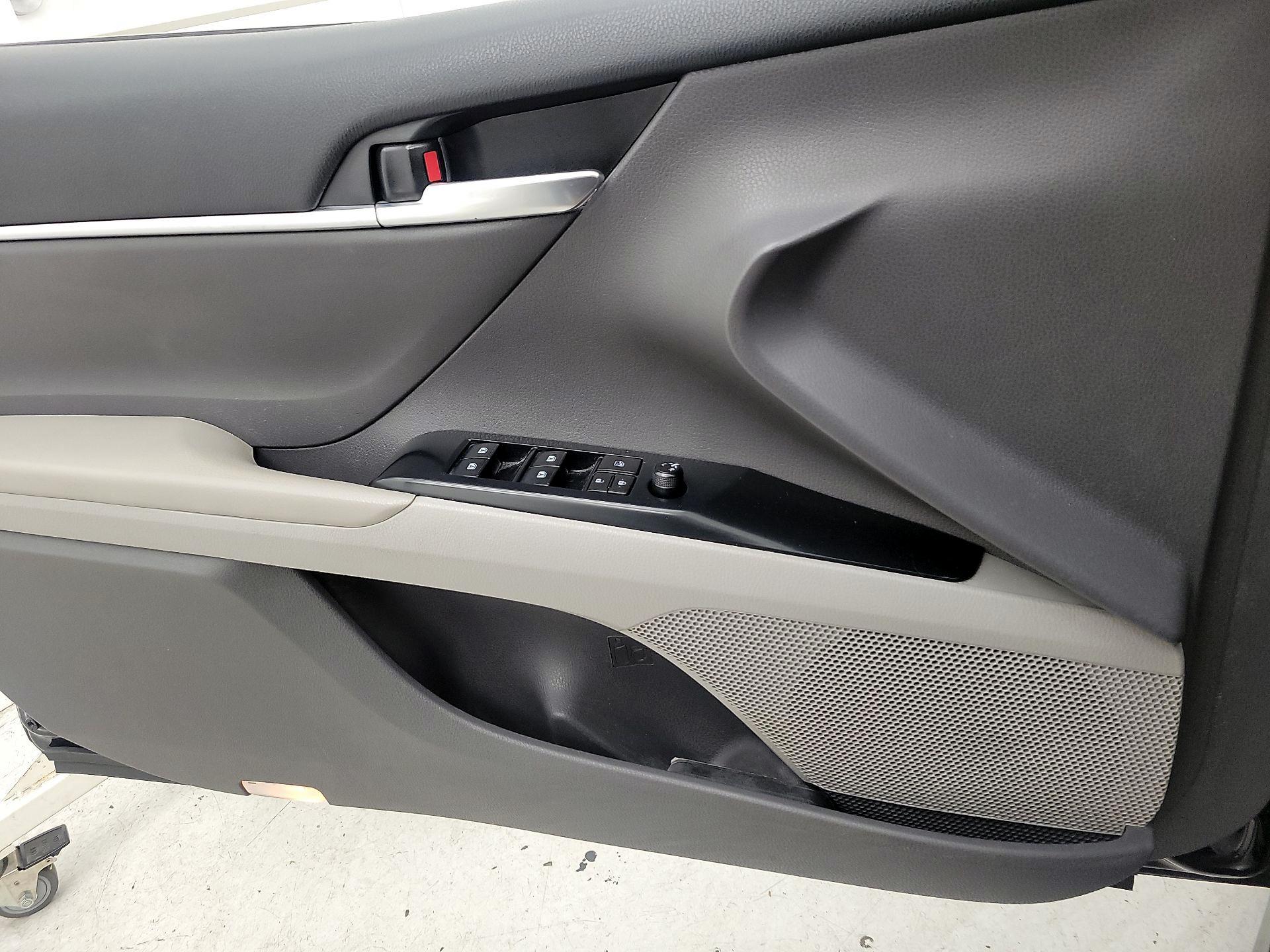 Thumbnail: 2018 Toyota Camry - 12