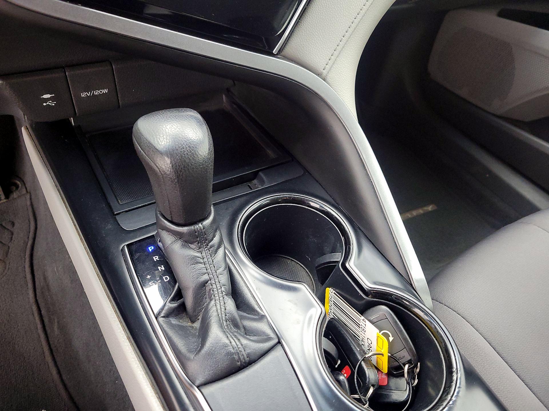 Thumbnail: 2018 Toyota Camry - 17