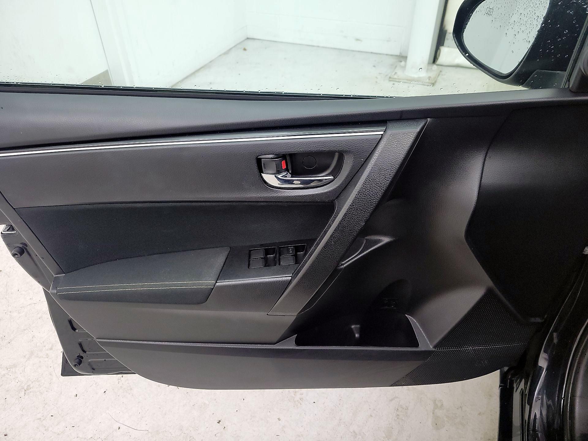 Thumbnail: 2017 Toyota Corolla - 12