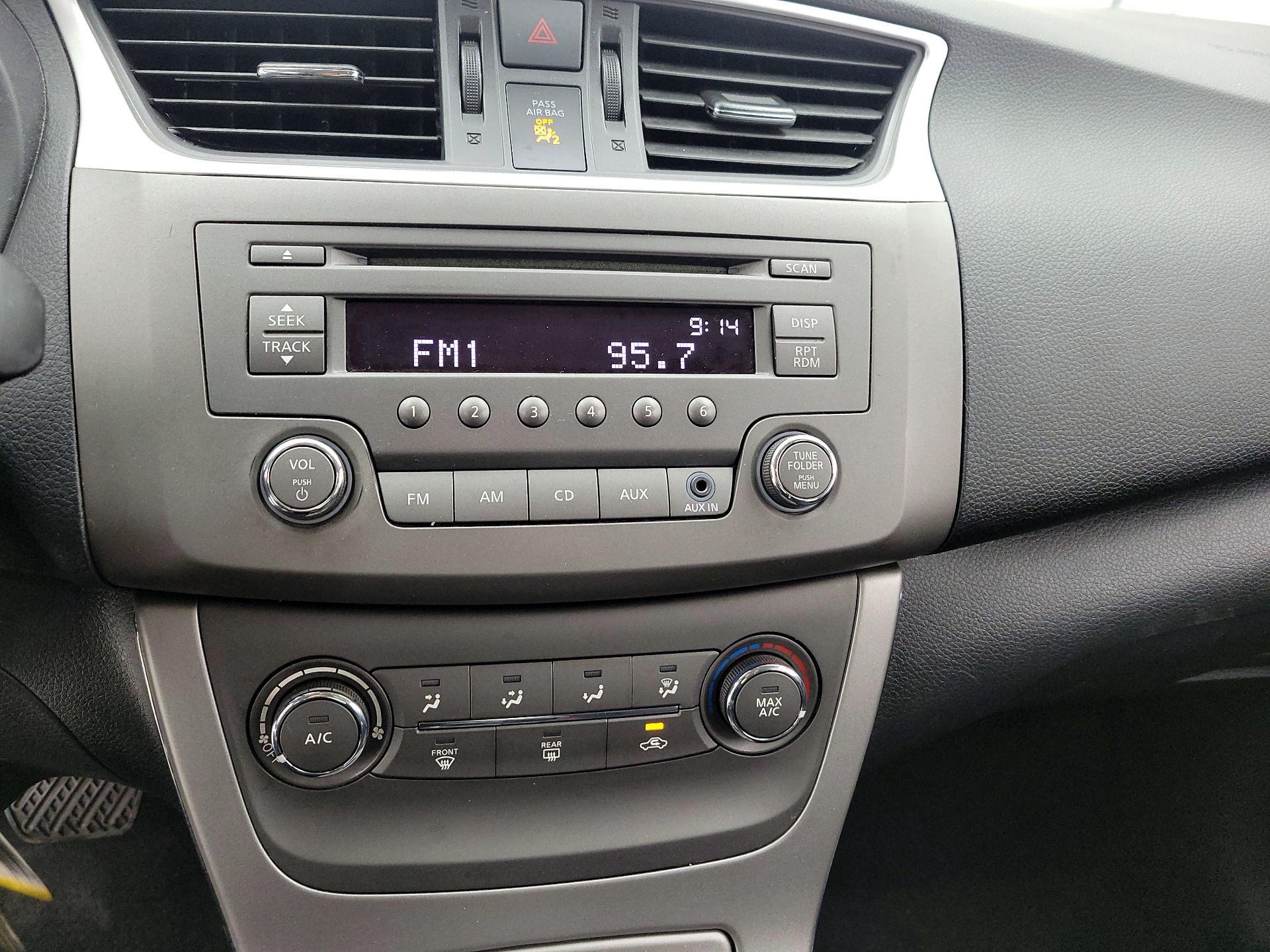 Thumbnail: 2014 Nissan Sentra - 14