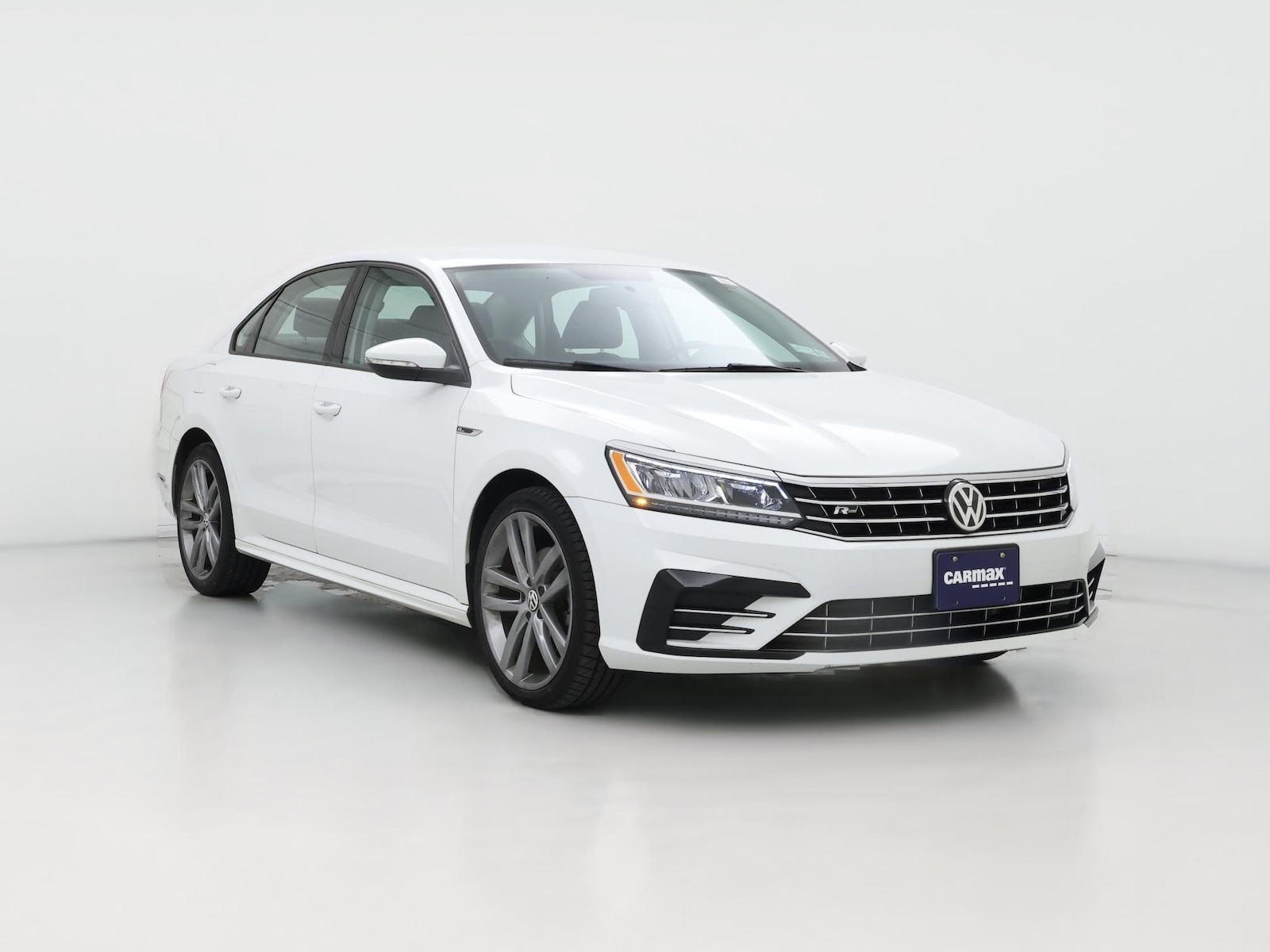 2018 Volkswagen Passat R-Line