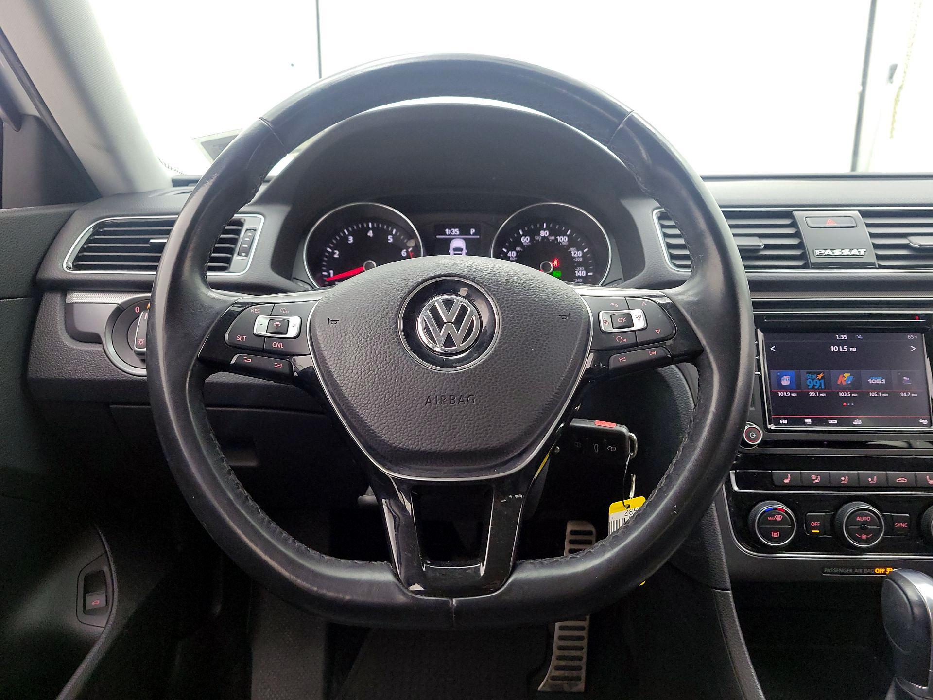 Thumbnail: 2018 Volkswagen Passat - 10