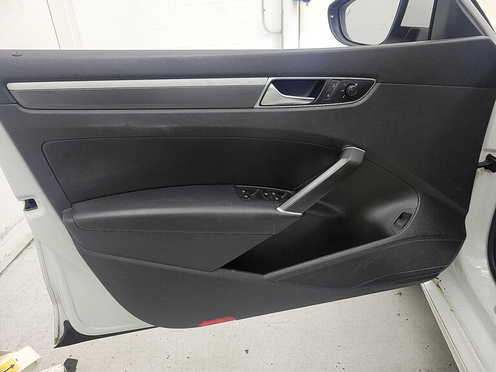 Thumbnail: 2018 Volkswagen Passat - 12