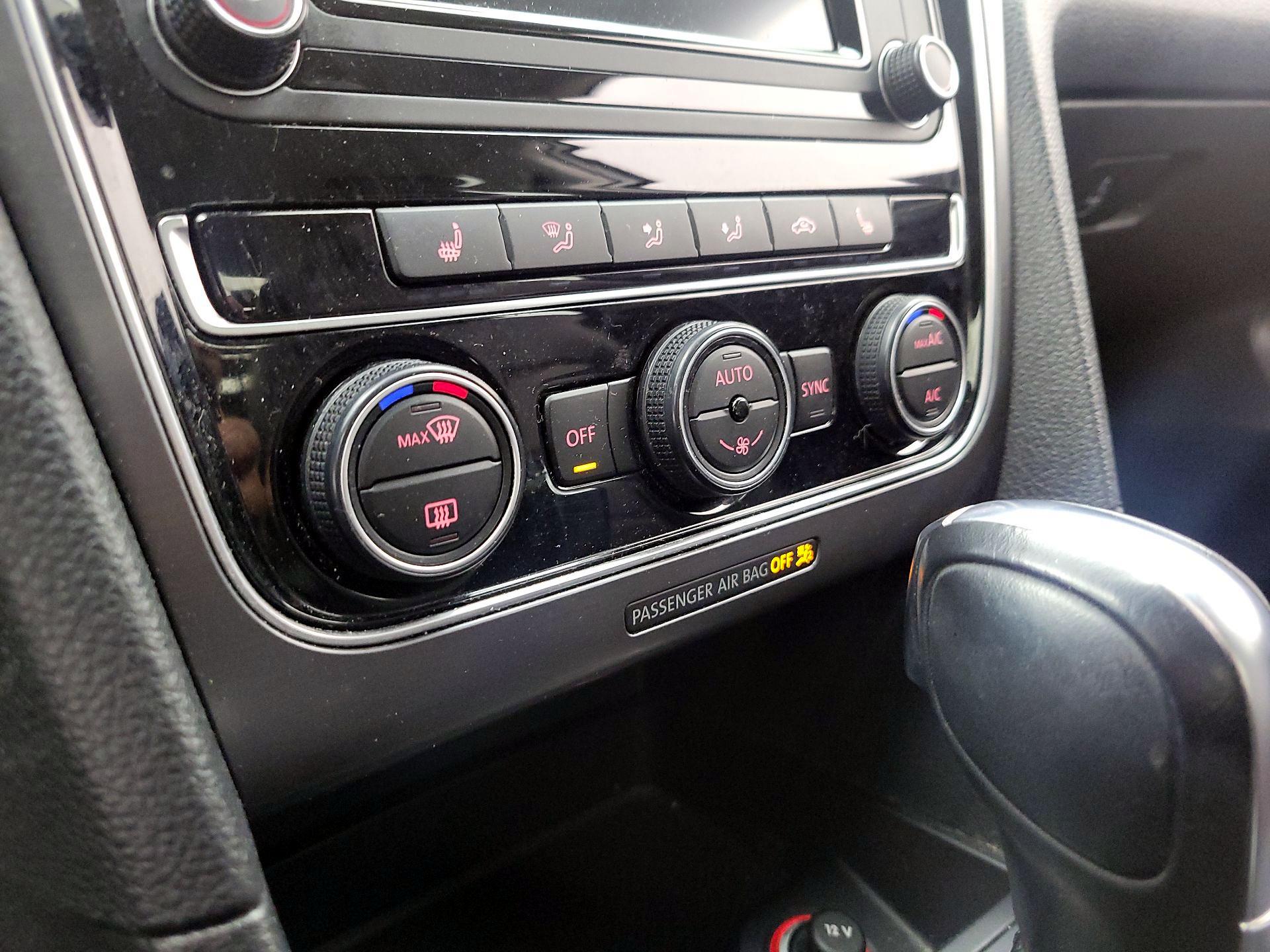 Thumbnail: 2018 Volkswagen Passat - 15