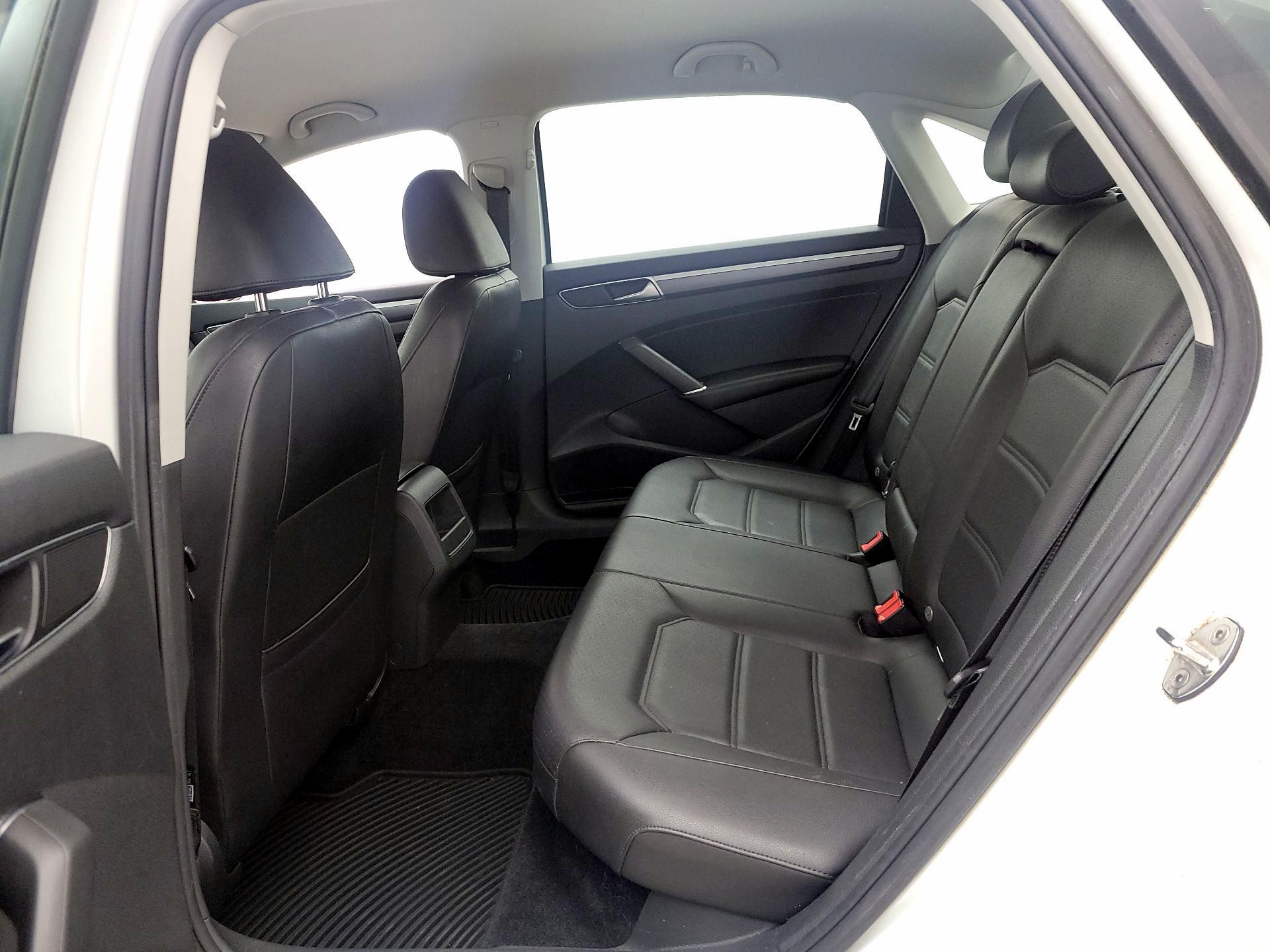 Thumbnail: 2018 Volkswagen Passat - 17