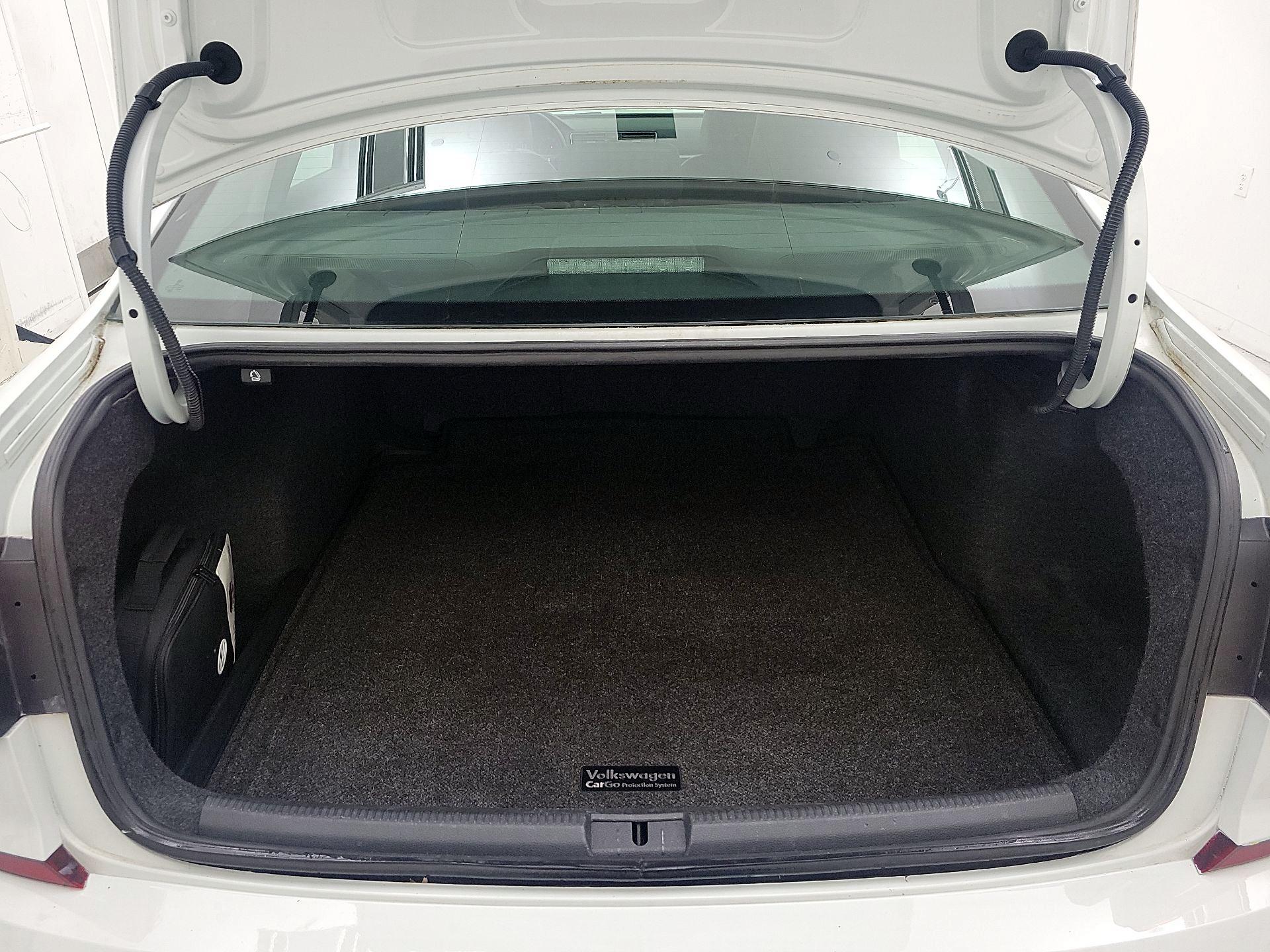 Thumbnail: 2018 Volkswagen Passat - 18