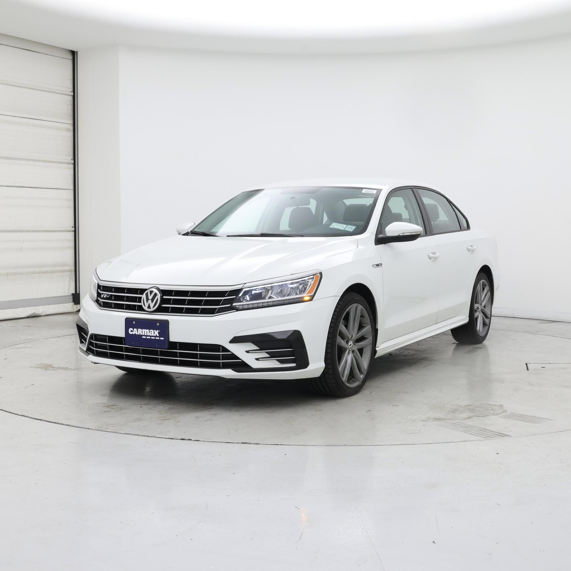 Thumbnail: 2018 Volkswagen Passat - 4