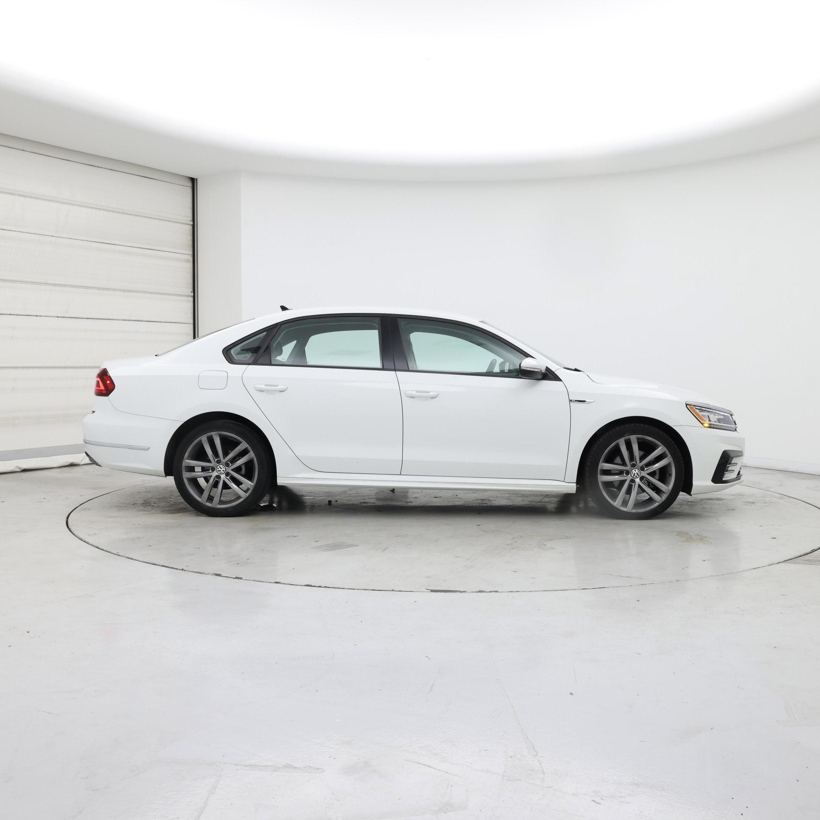 Thumbnail: 2018 Volkswagen Passat - 7