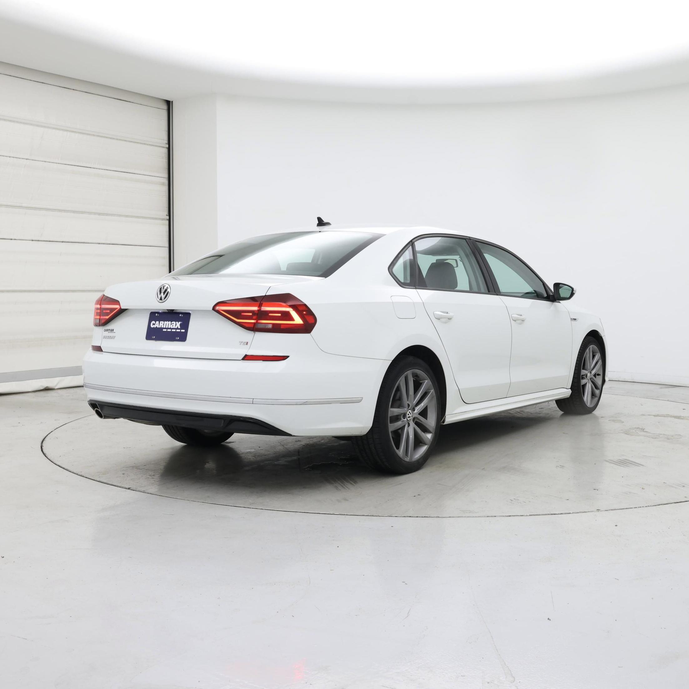 Thumbnail: 2018 Volkswagen Passat - 8