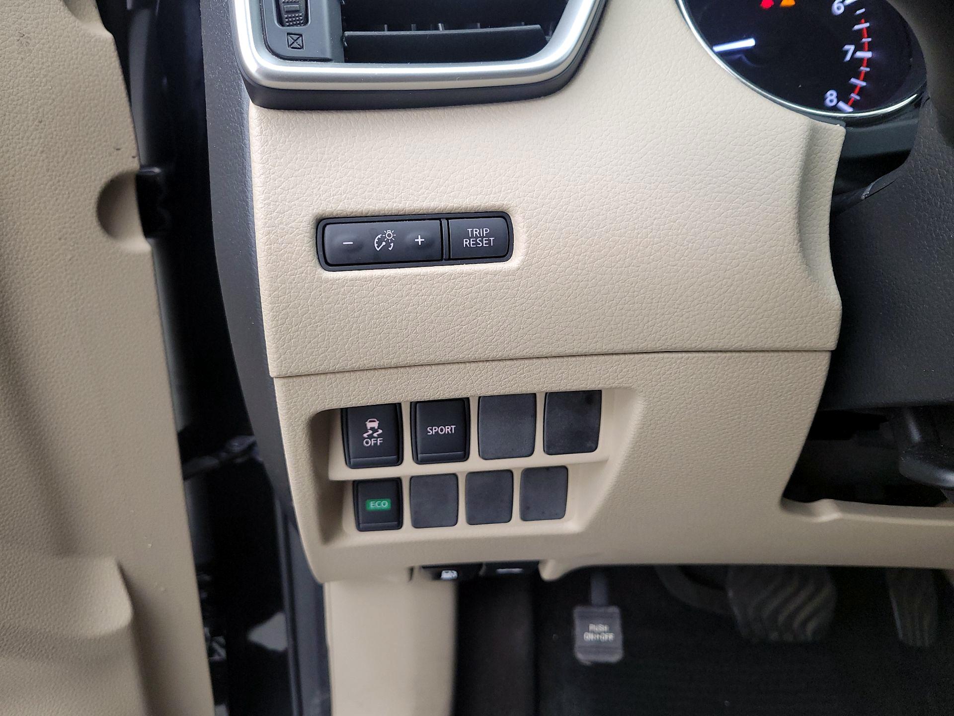 Thumbnail: 2016 Nissan Rogue - 13