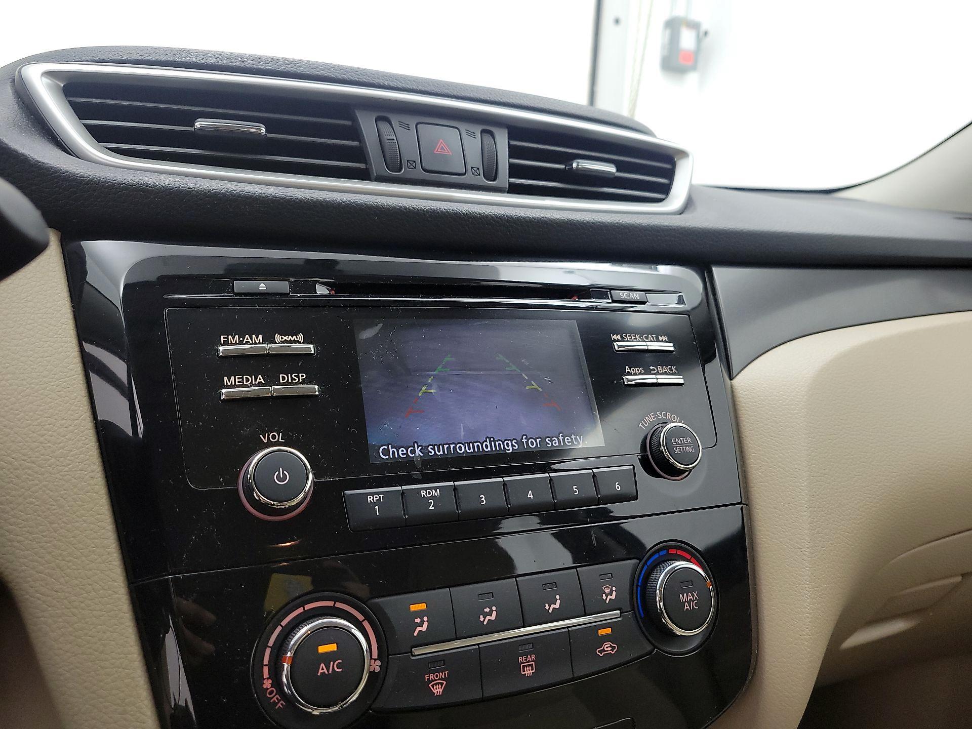 Thumbnail: 2016 Nissan Rogue - 14