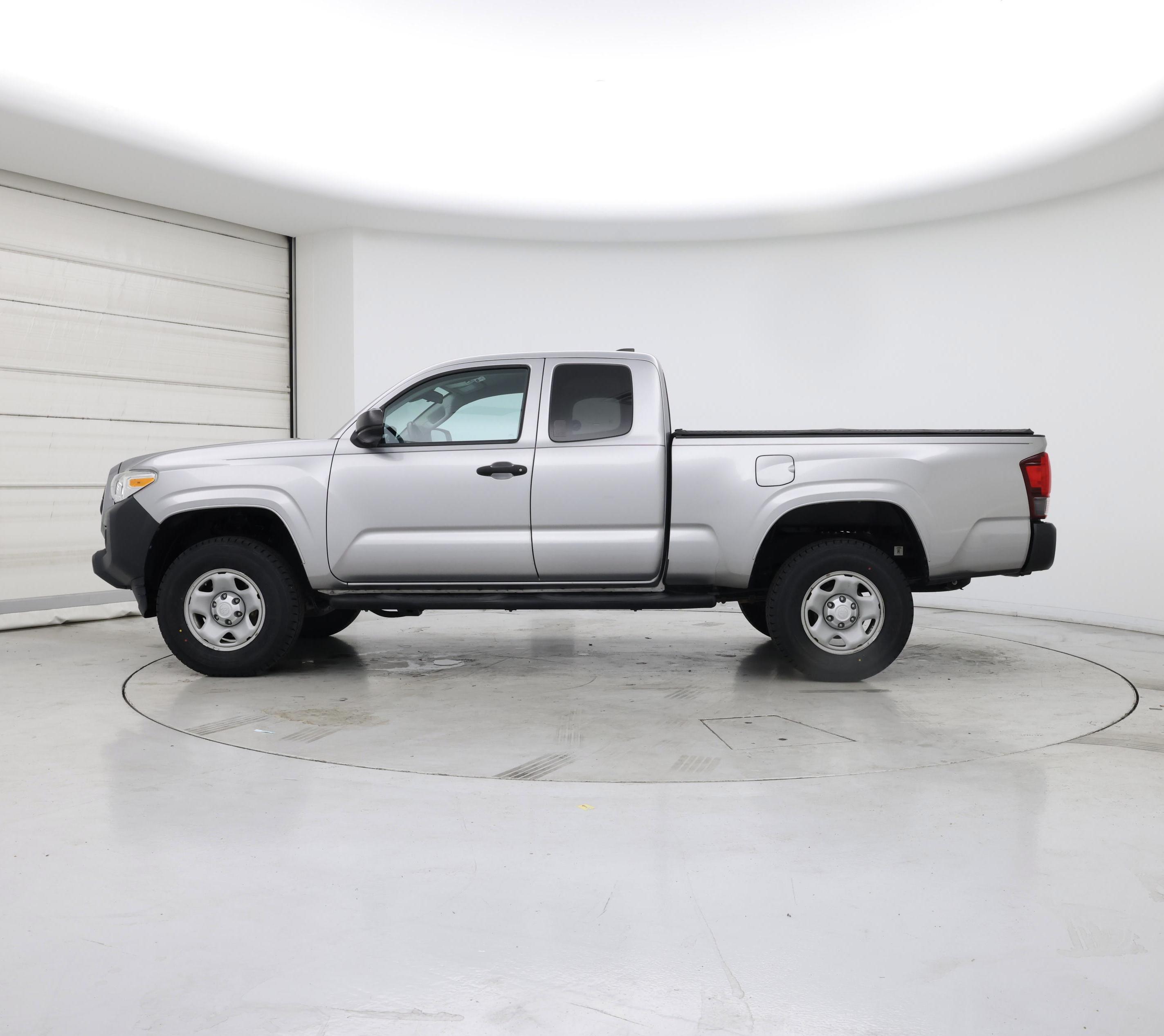 Thumbnail: 2020 Toyota Tacoma - 3