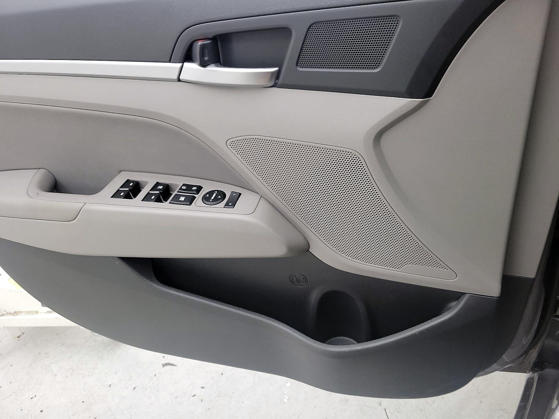 Thumbnail: 2020 Hyundai Elantra - 12