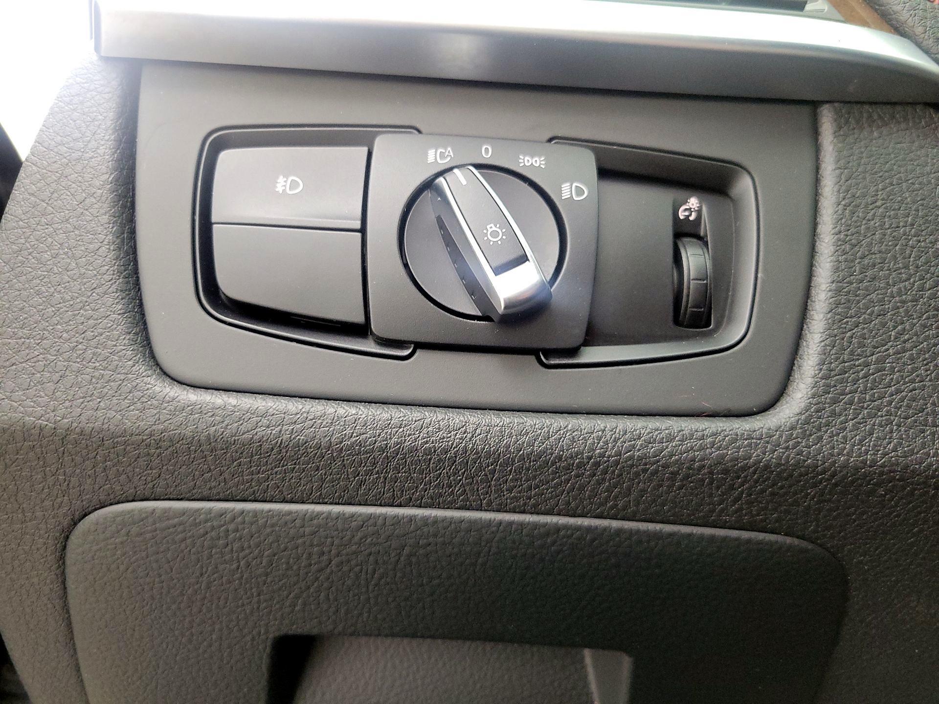 Thumbnail: 2015 BMW 3 Series - 13