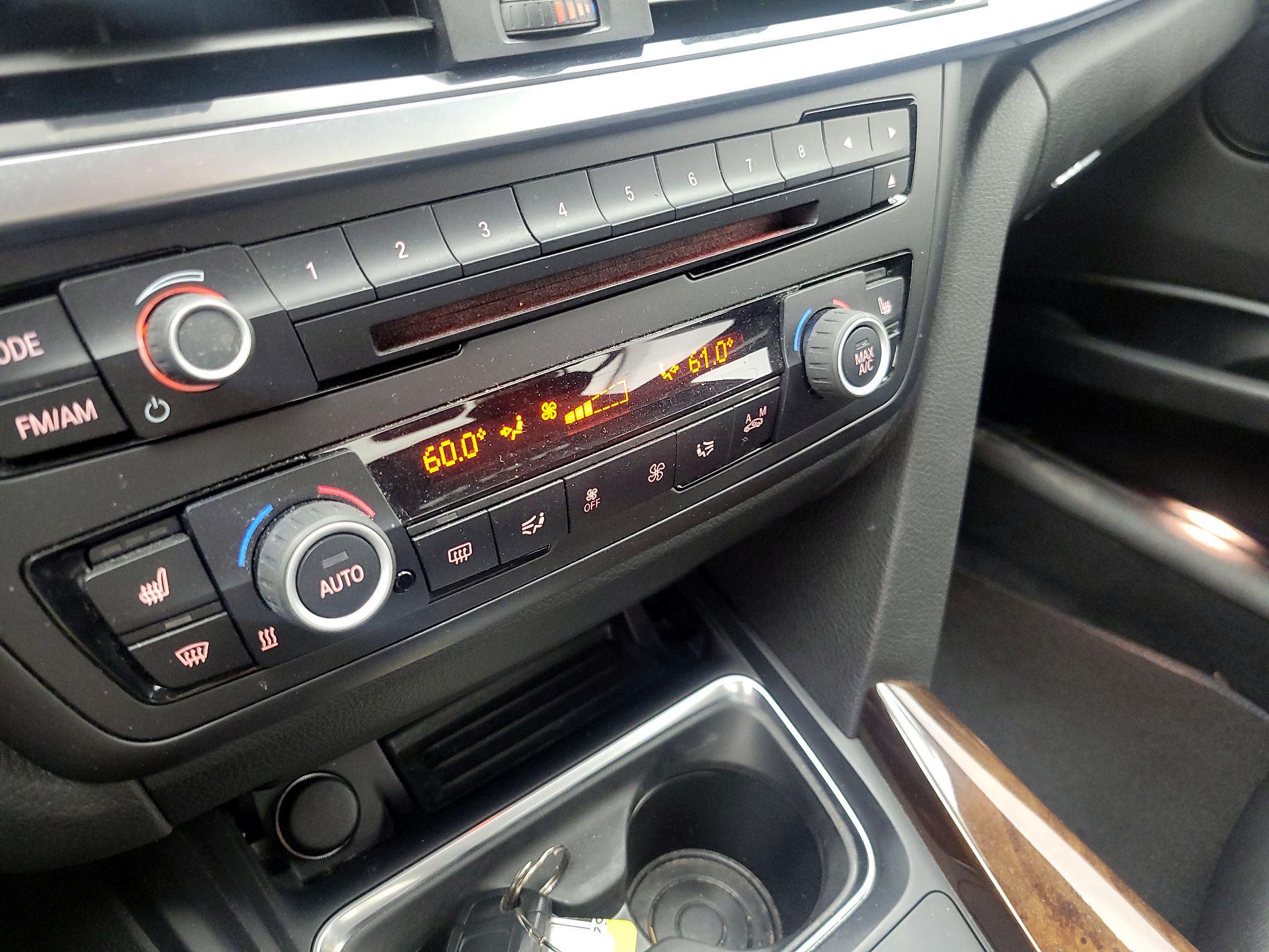 Thumbnail: 2015 BMW 3 Series - 17