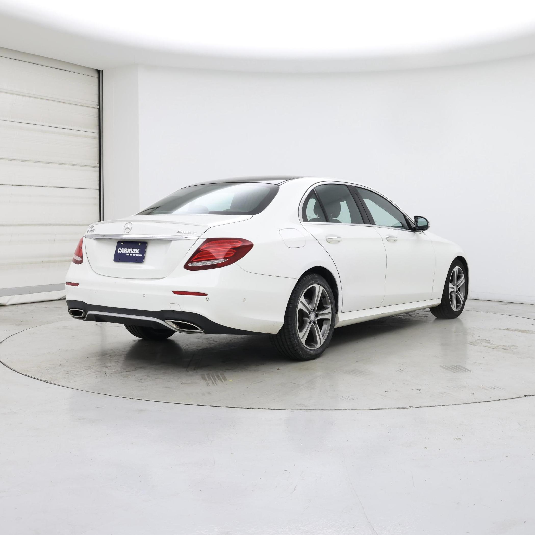 Thumbnail: 2017 Mercedes-Benz E-Class - 8