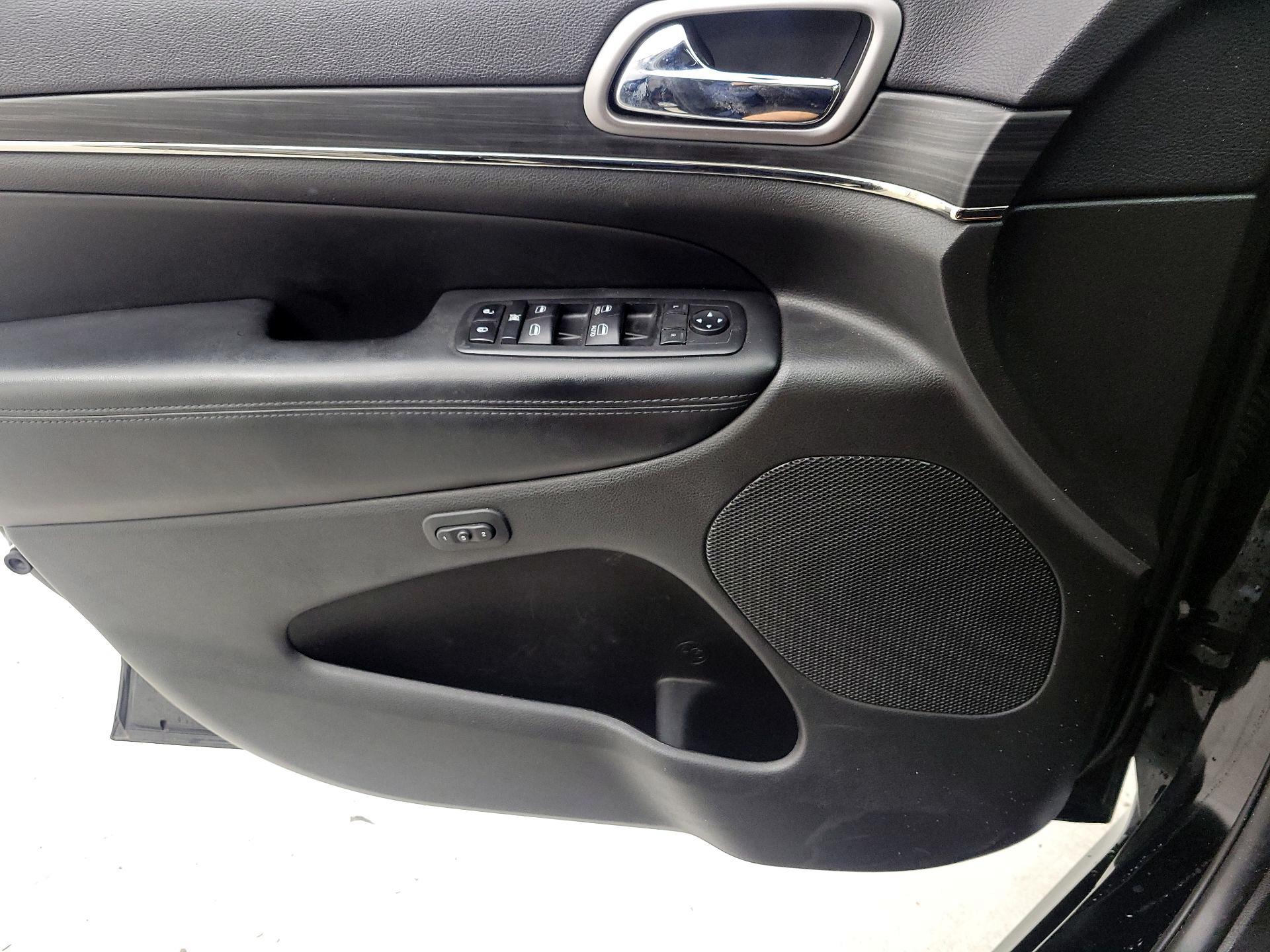 Thumbnail: 2019 Jeep Grand Cherokee - 12