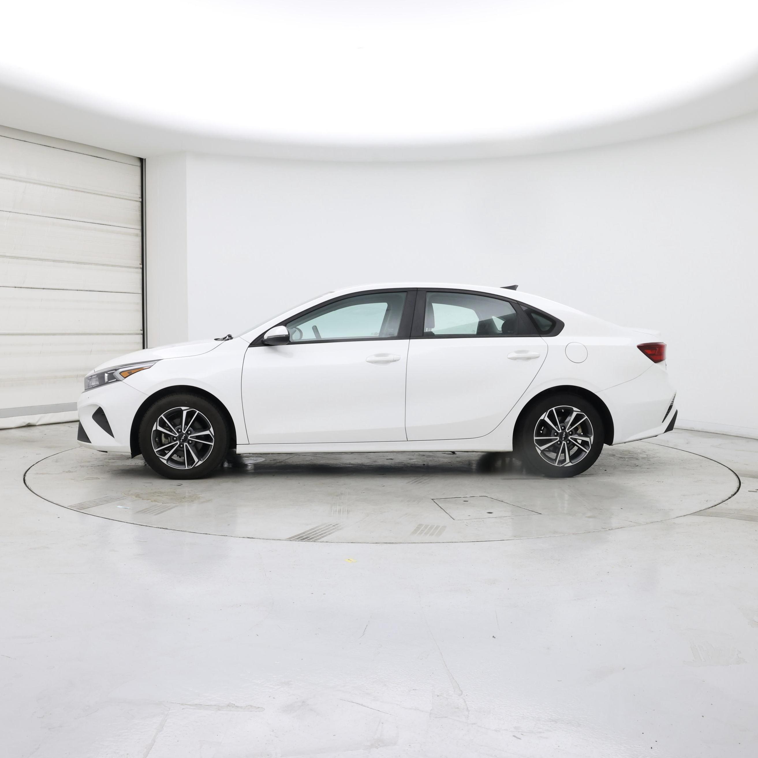 Thumbnail: 2023 Kia Forte - 3