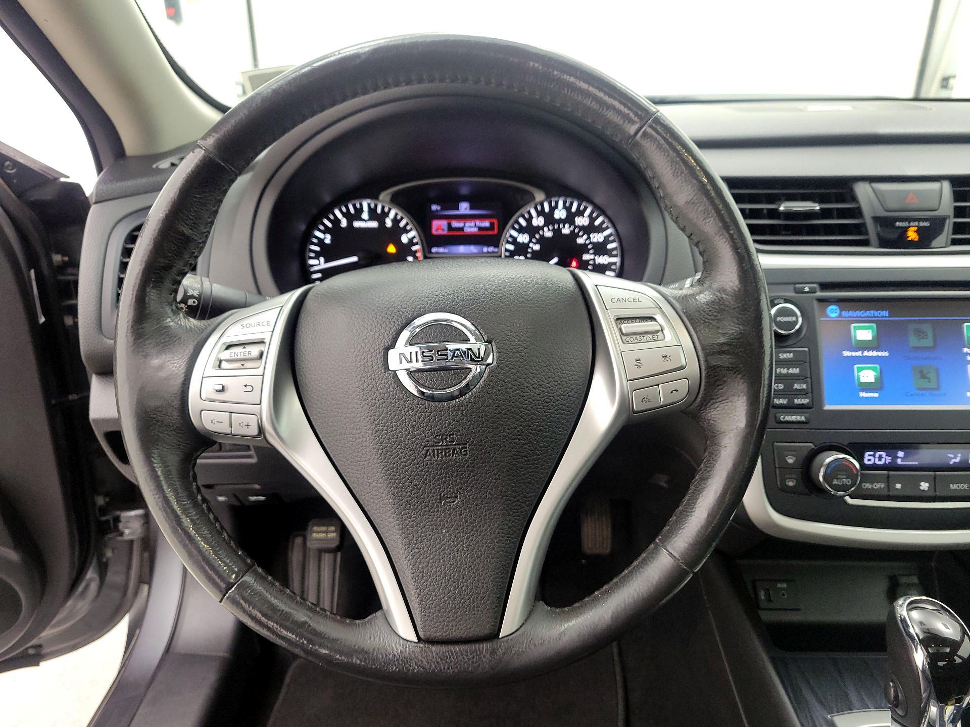 Thumbnail: 2016 Nissan Altima - 10