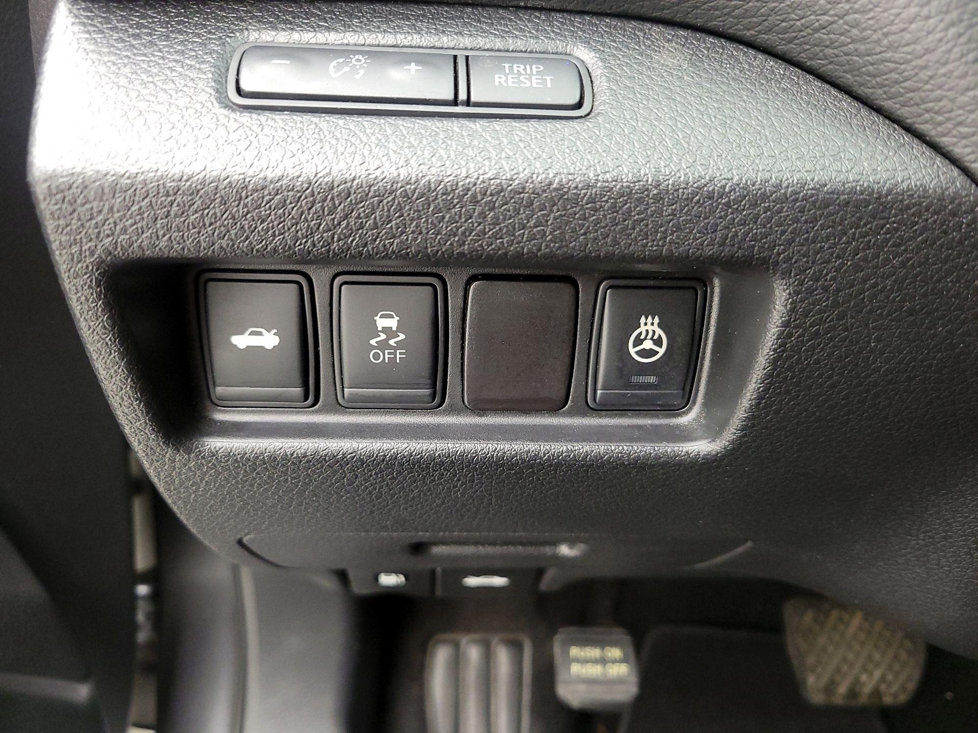 Thumbnail: 2016 Nissan Altima - 13