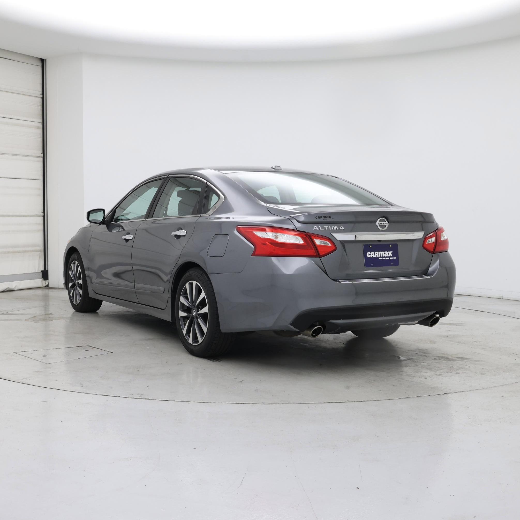 Thumbnail: 2016 Nissan Altima - 2