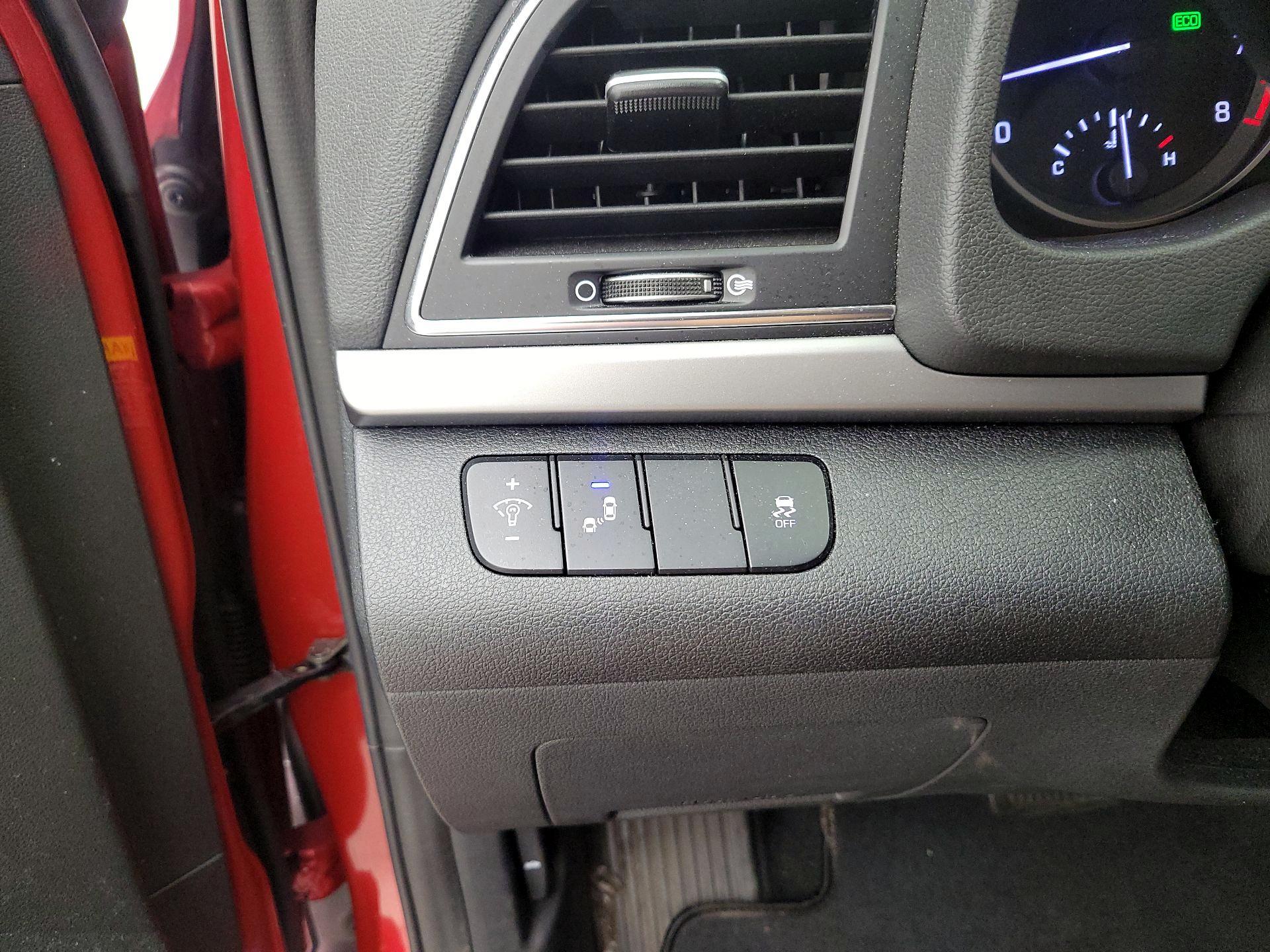 Thumbnail: 2017 Hyundai Elantra - 13