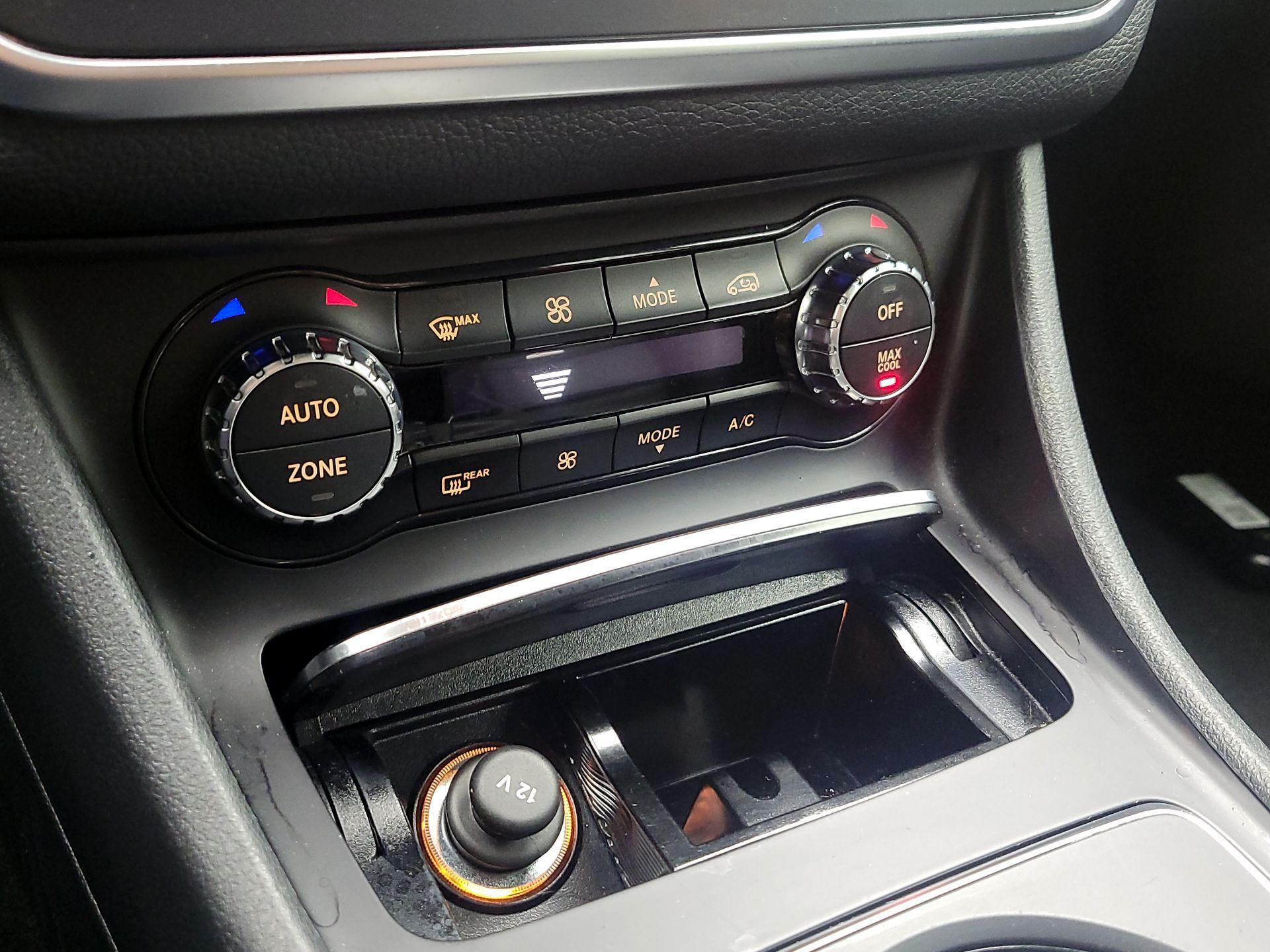 Thumbnail: 2020 Mercedes-Benz GLA - 16