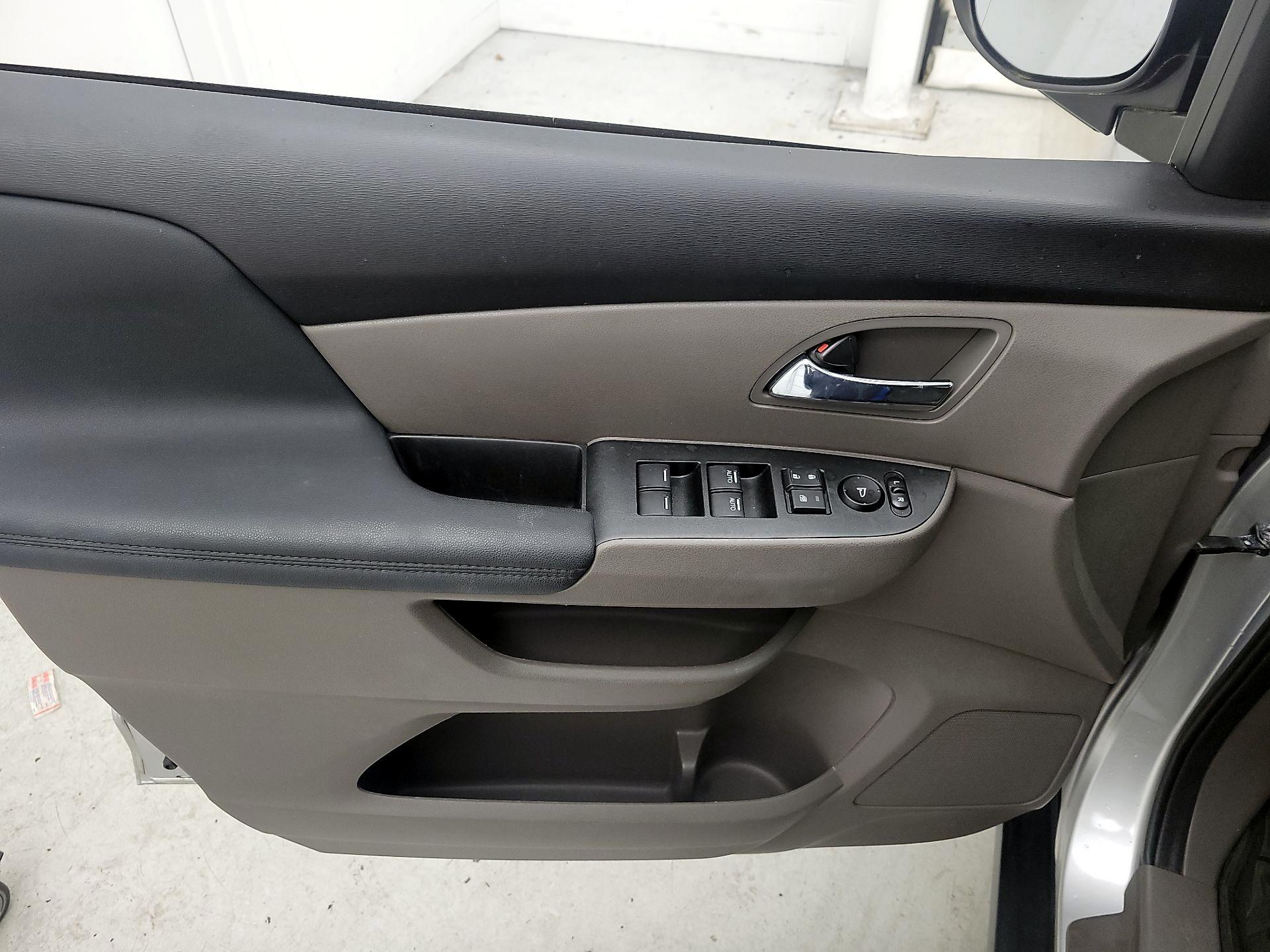 Thumbnail: 2015 Honda Odyssey - 12