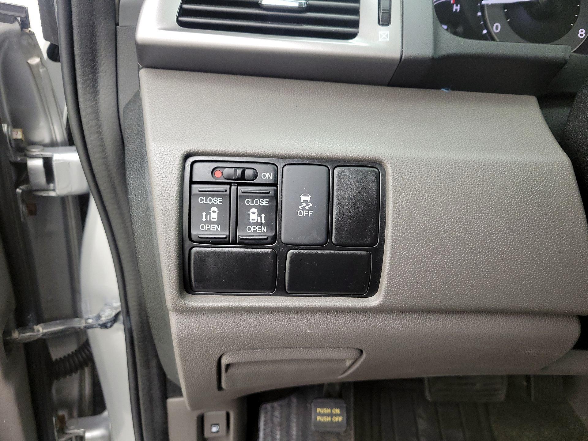 Thumbnail: 2015 Honda Odyssey - 13