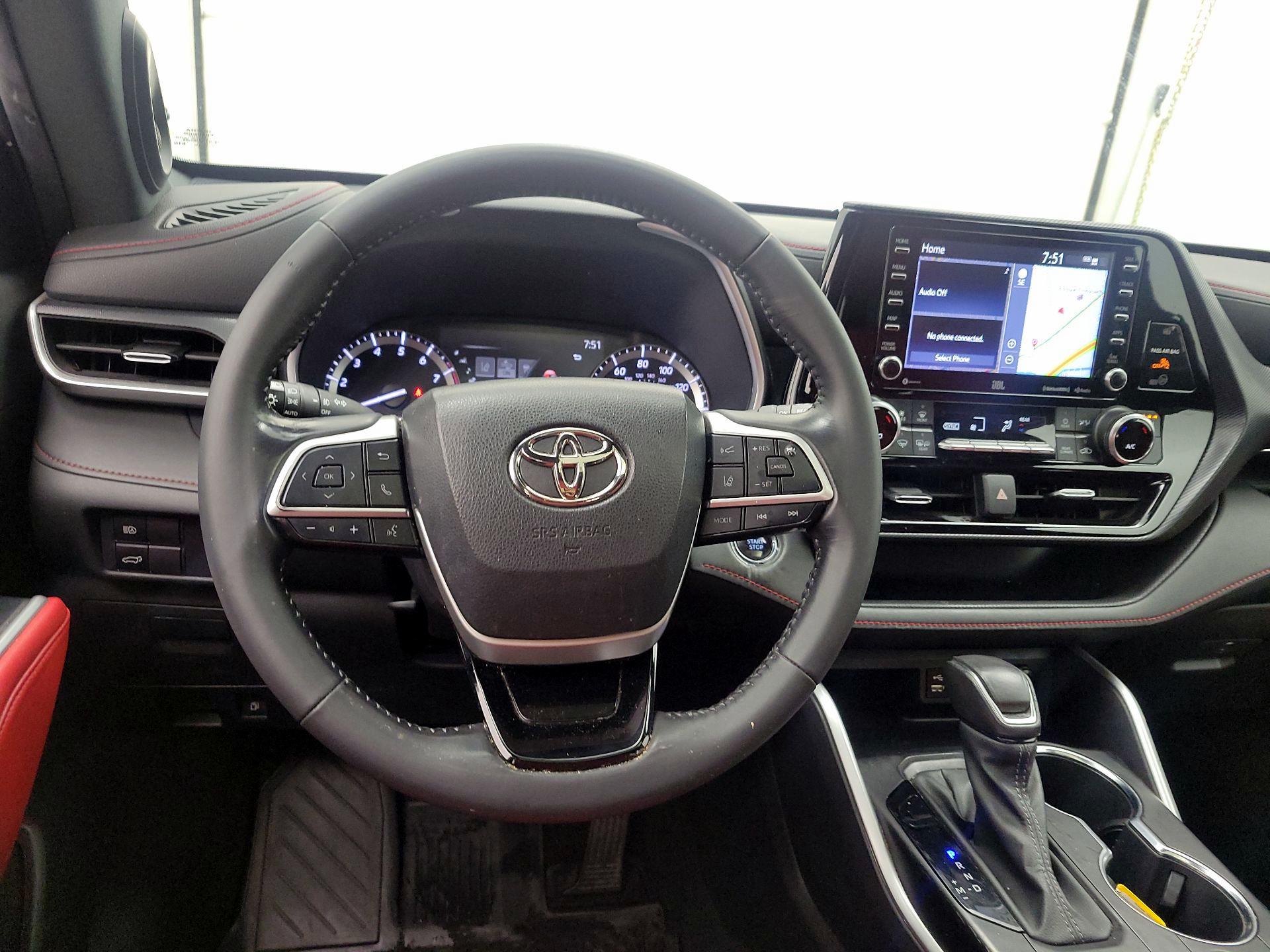 Thumbnail: 2022 Toyota Highlander - 10