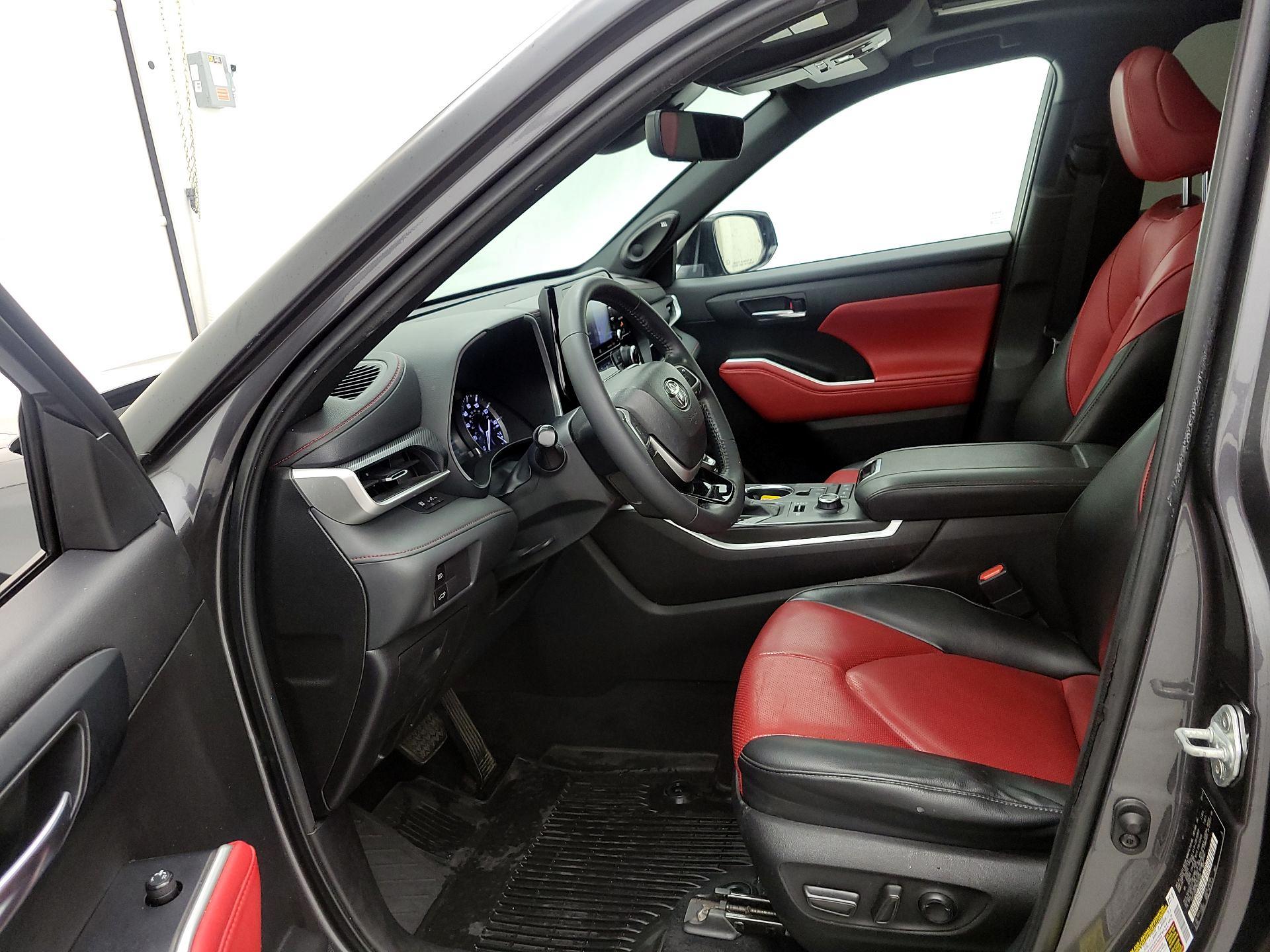 Thumbnail: 2022 Toyota Highlander - 11