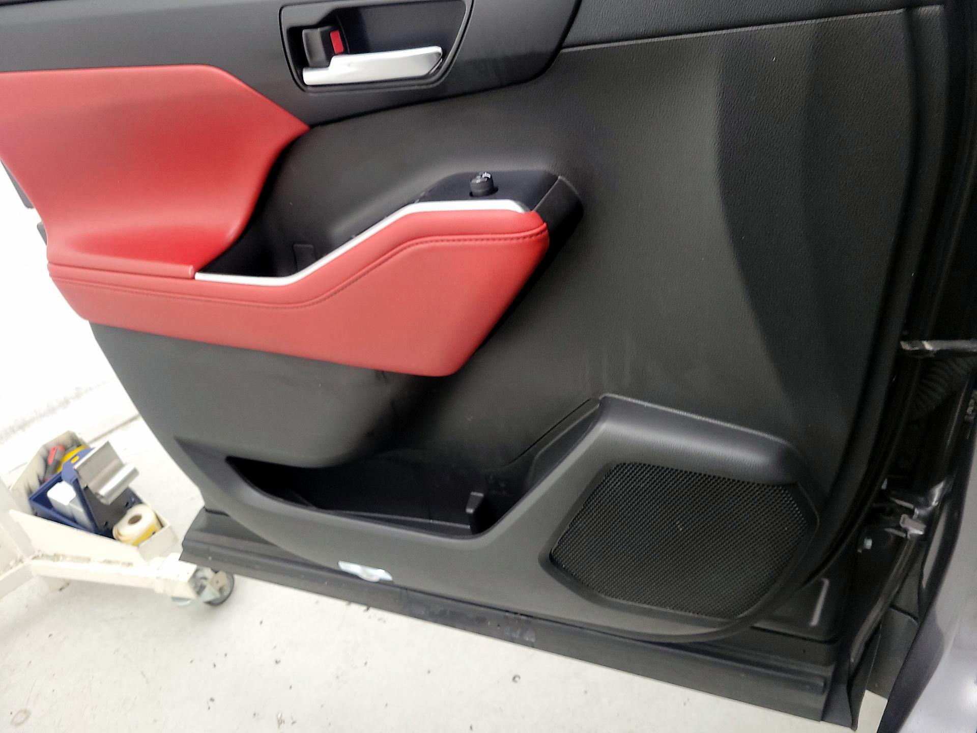 Thumbnail: 2022 Toyota Highlander - 12