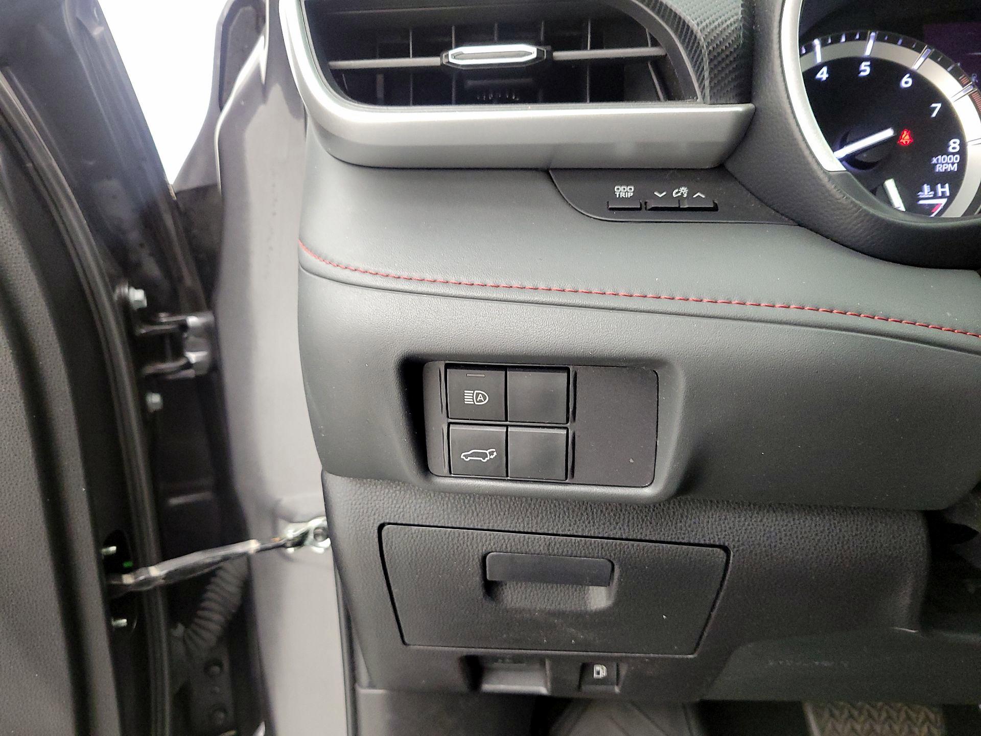 Thumbnail: 2022 Toyota Highlander - 13