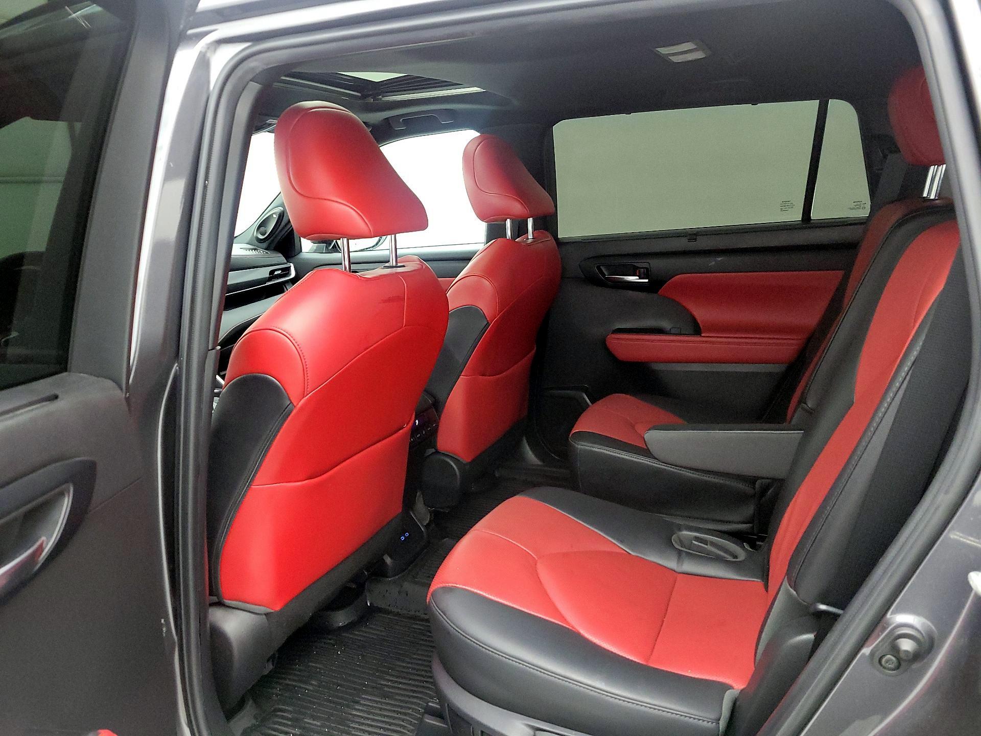 Thumbnail: 2022 Toyota Highlander - 20