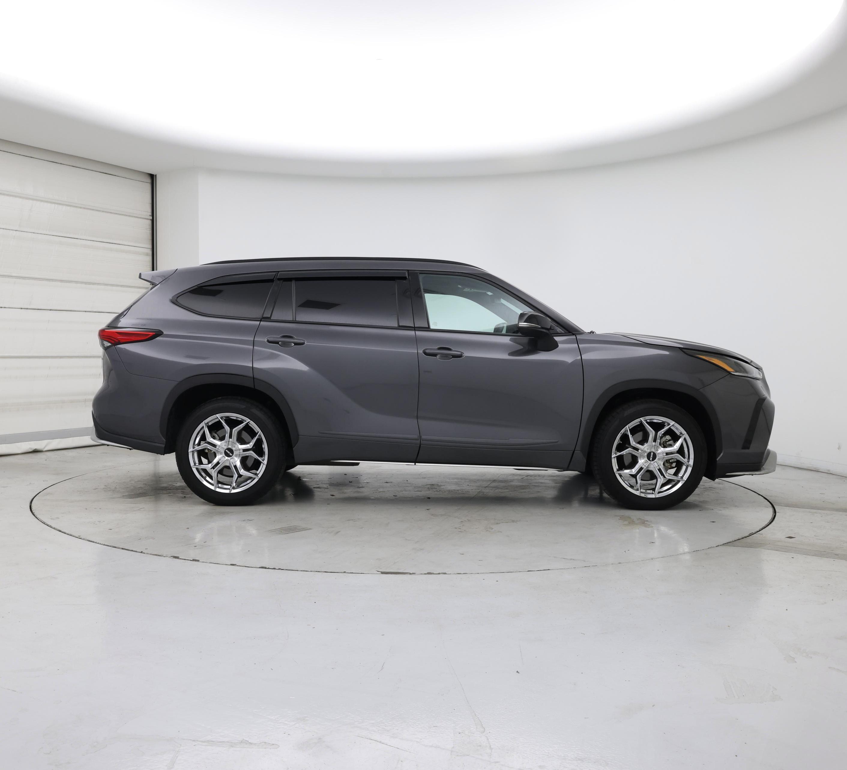 Thumbnail: 2022 Toyota Highlander - 7