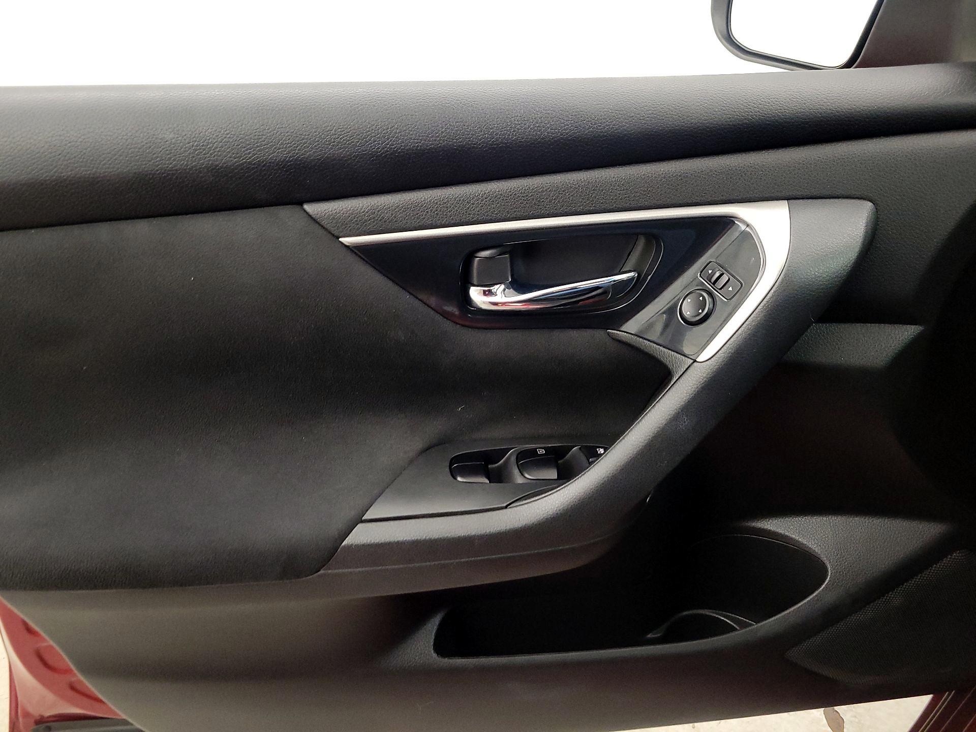 Thumbnail: 2014 Nissan Altima - 12