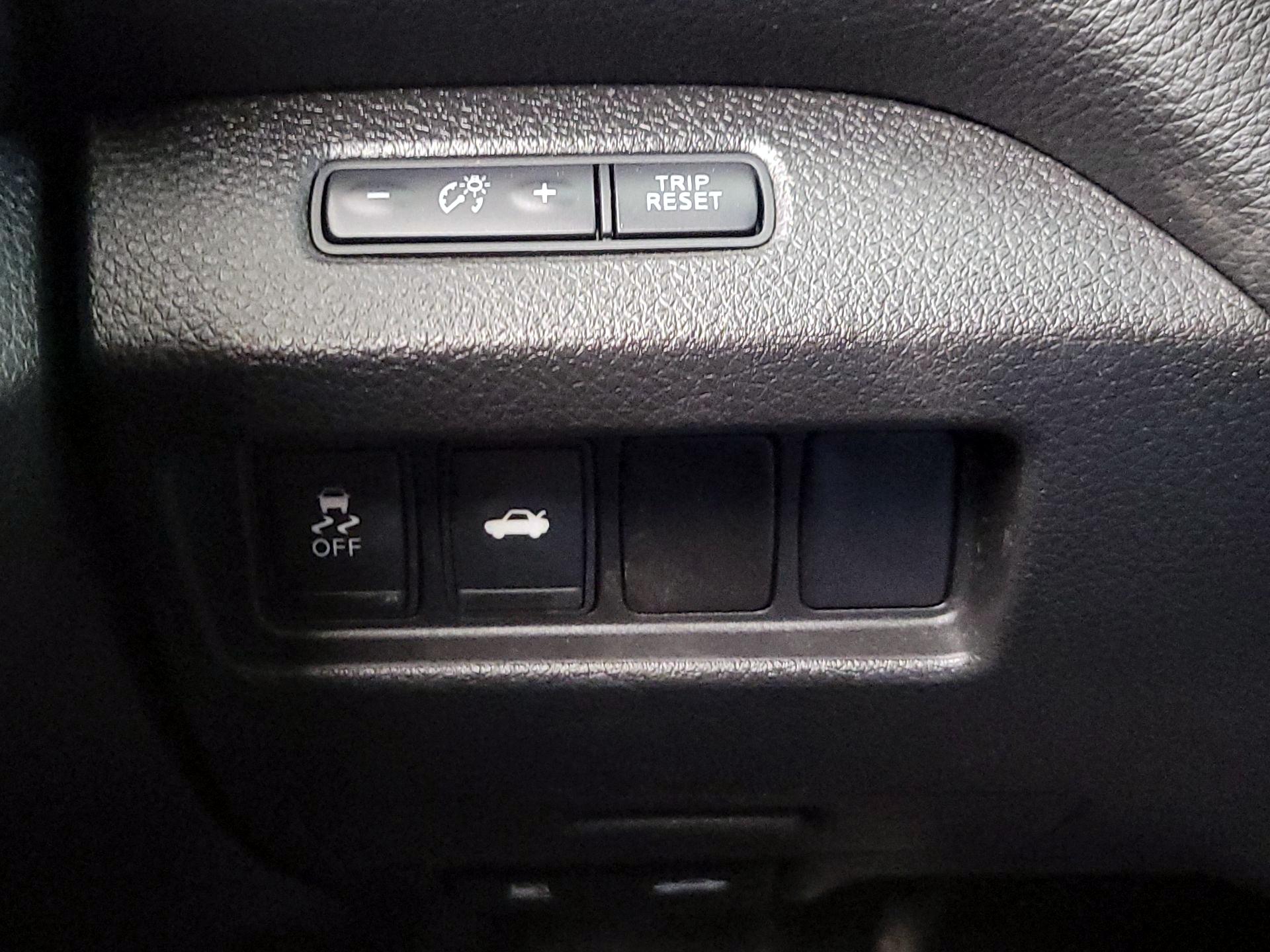 Thumbnail: 2014 Nissan Altima - 13