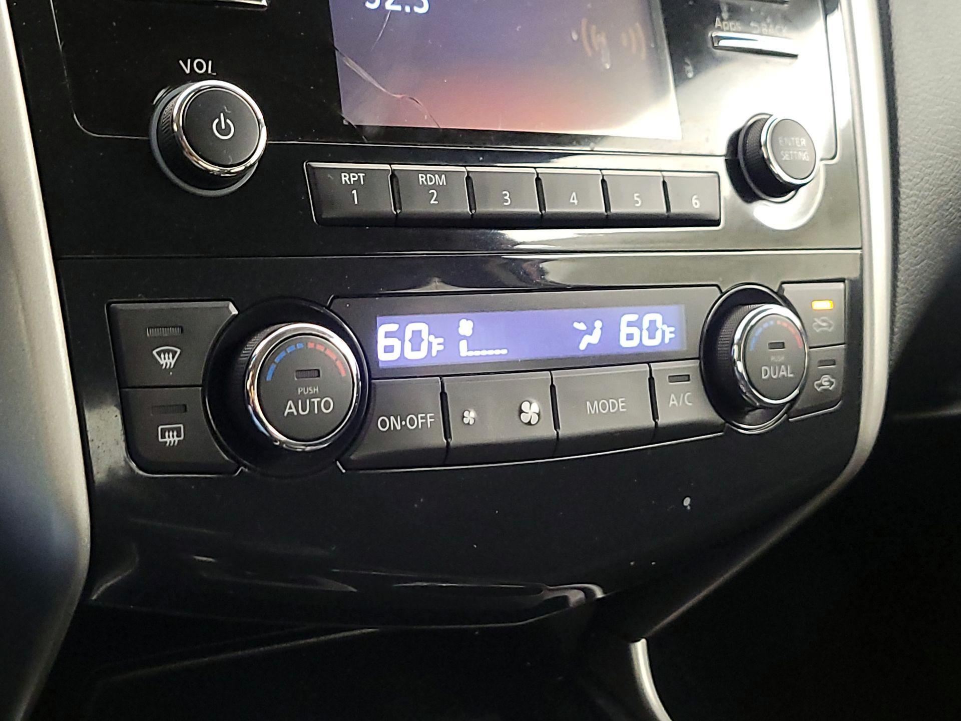 Thumbnail: 2014 Nissan Altima - 16