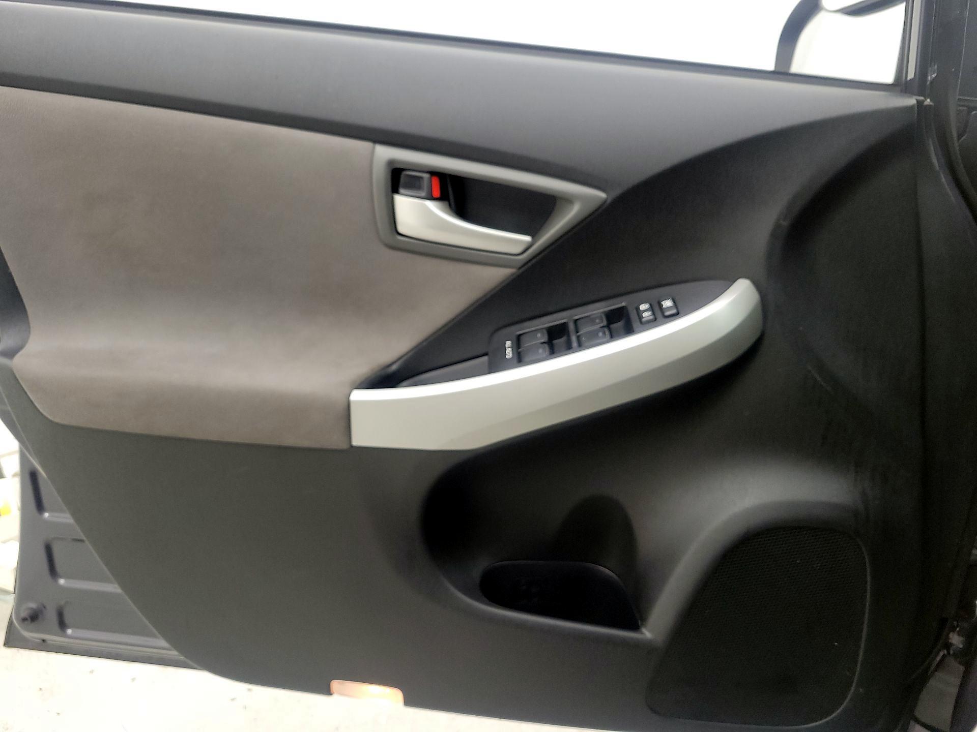 Thumbnail: 2015 Toyota Prius - 12