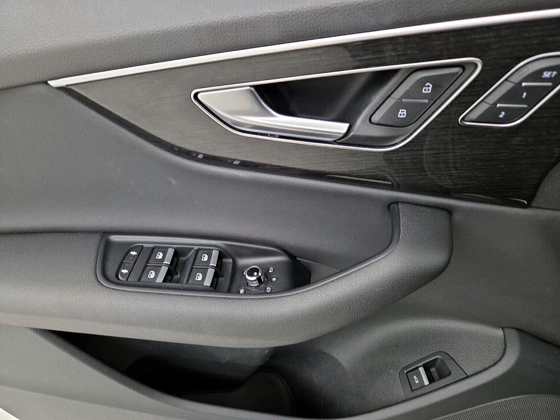 Thumbnail: 2020 Audi Q7 - 12