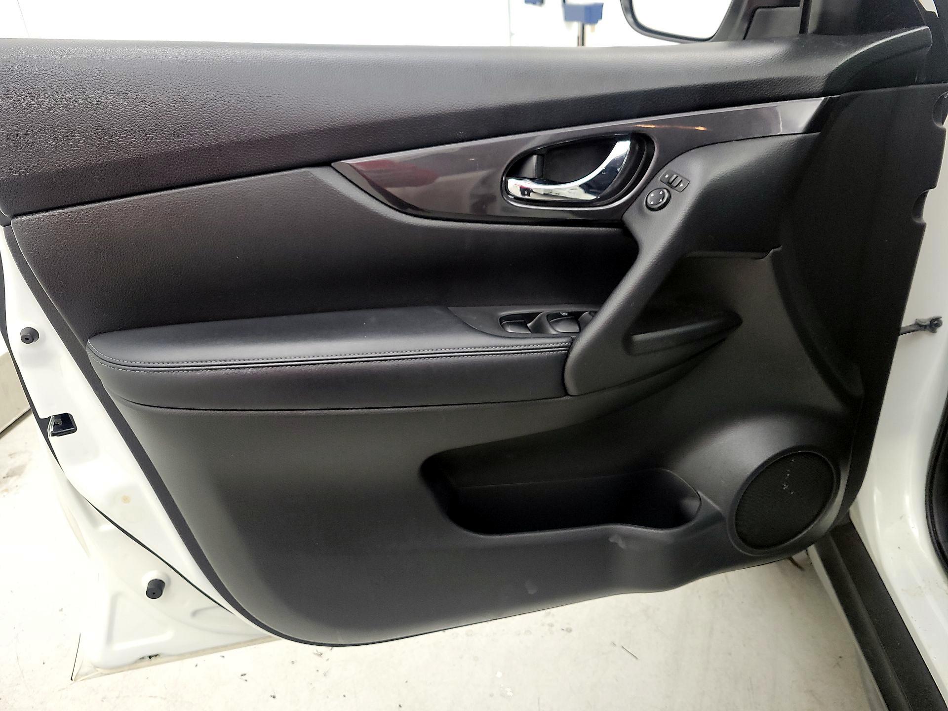 Thumbnail: 2018 Nissan Rogue - 12