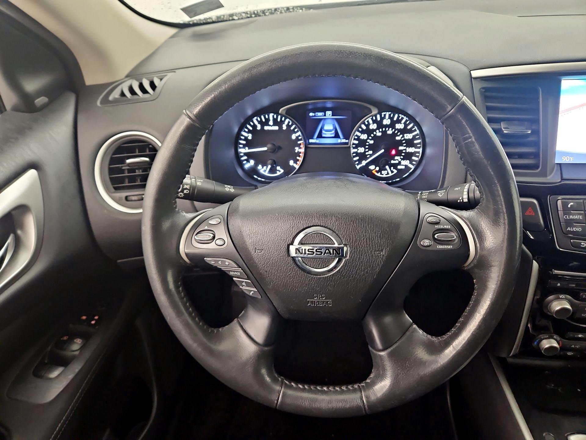 Thumbnail: 2017 Nissan Pathfinder - 10