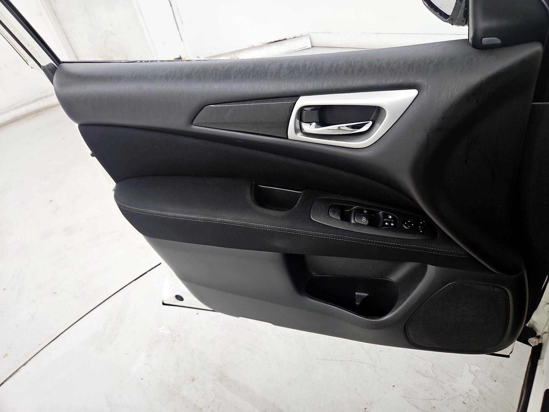 Thumbnail: 2017 Nissan Pathfinder - 12