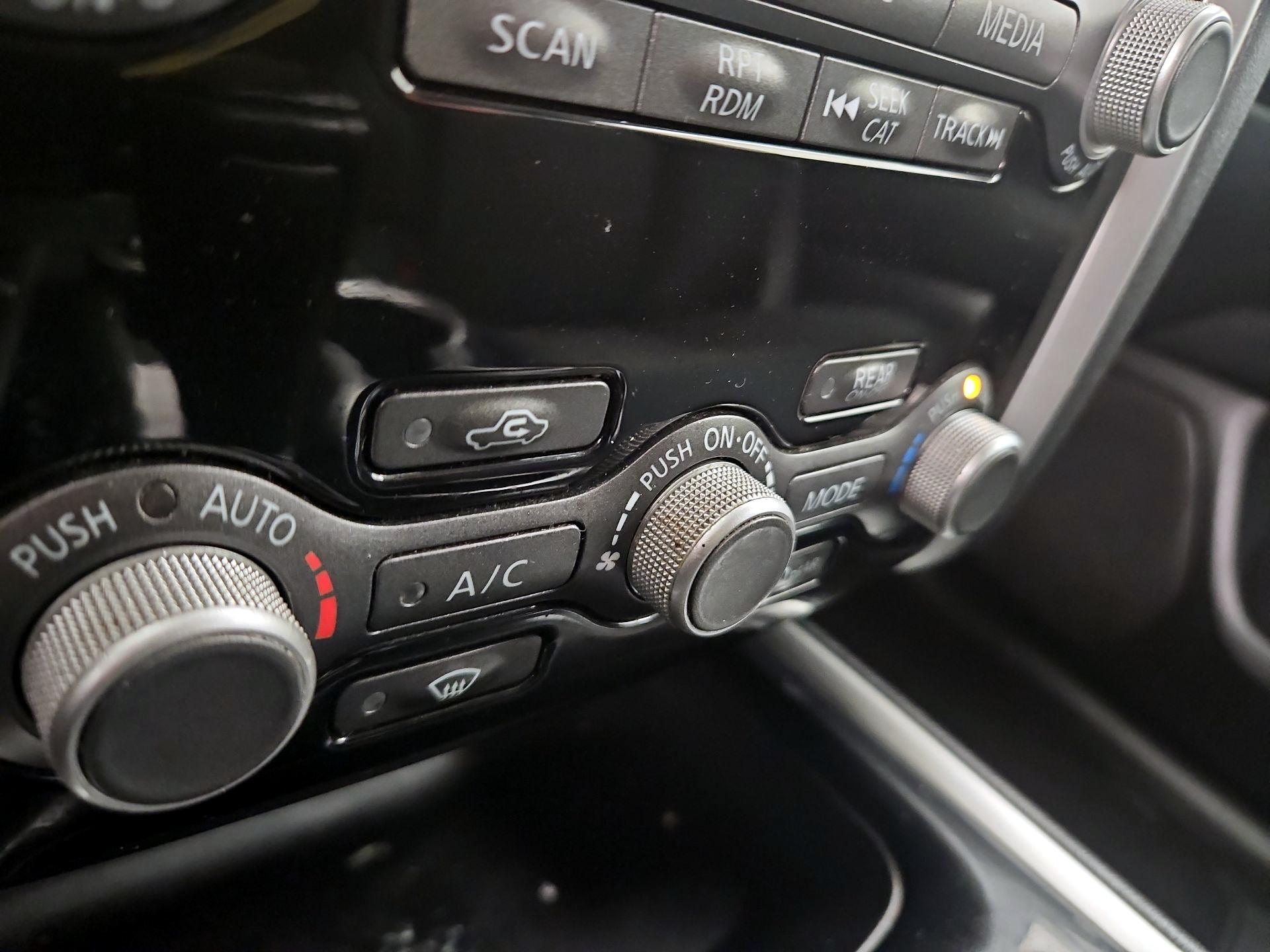 Thumbnail: 2017 Nissan Pathfinder - 17