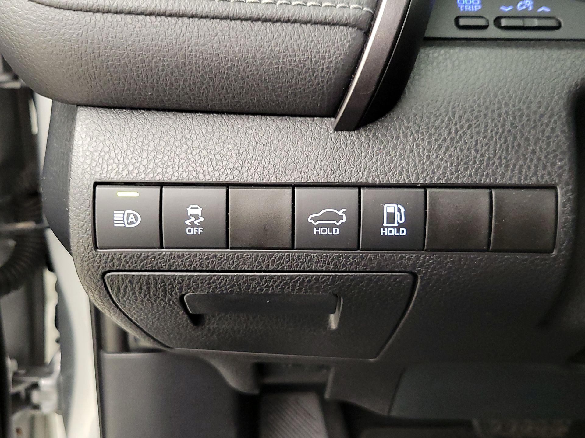 Thumbnail: 2020 Toyota Camry - 13