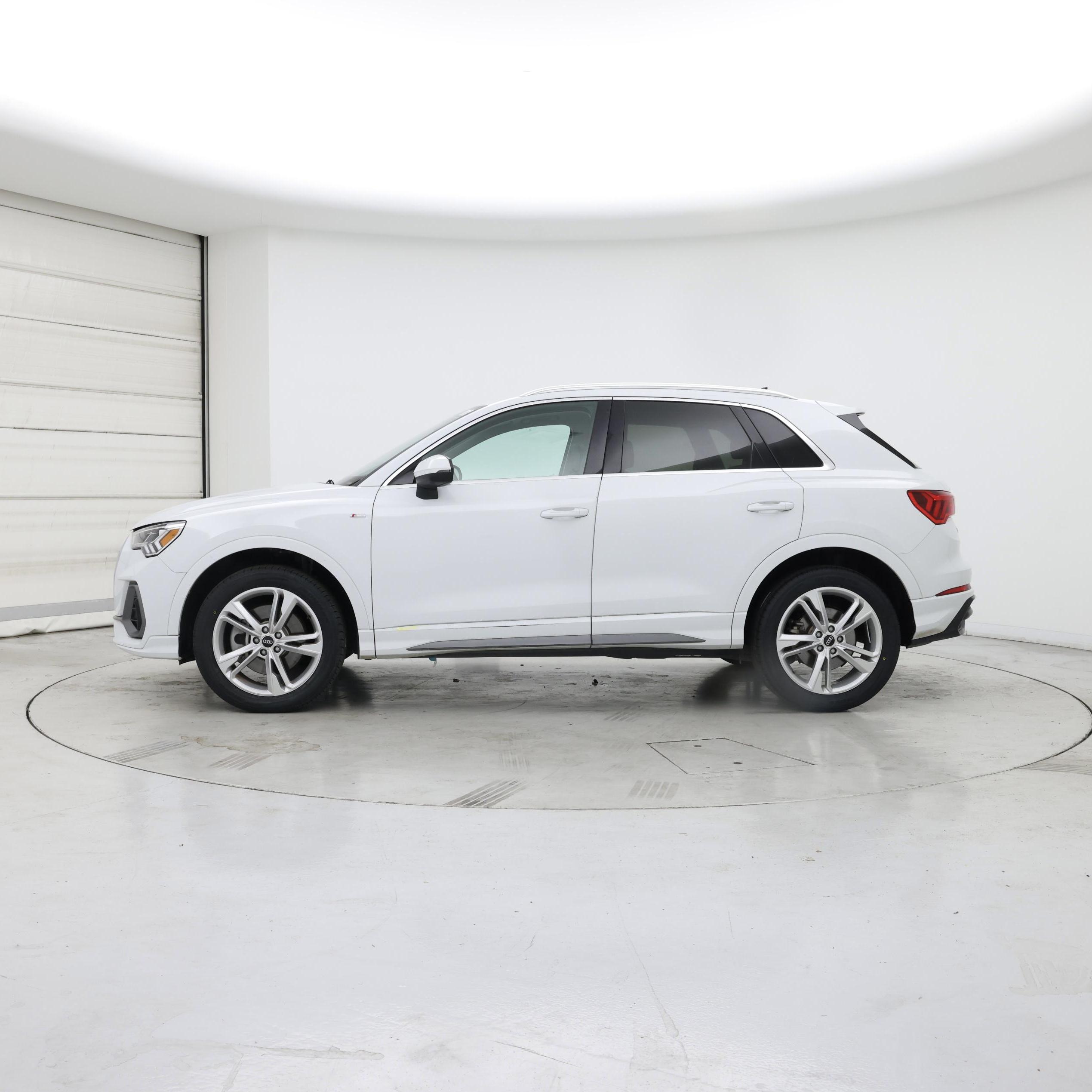 Thumbnail: 2022 Audi Q3 - 3