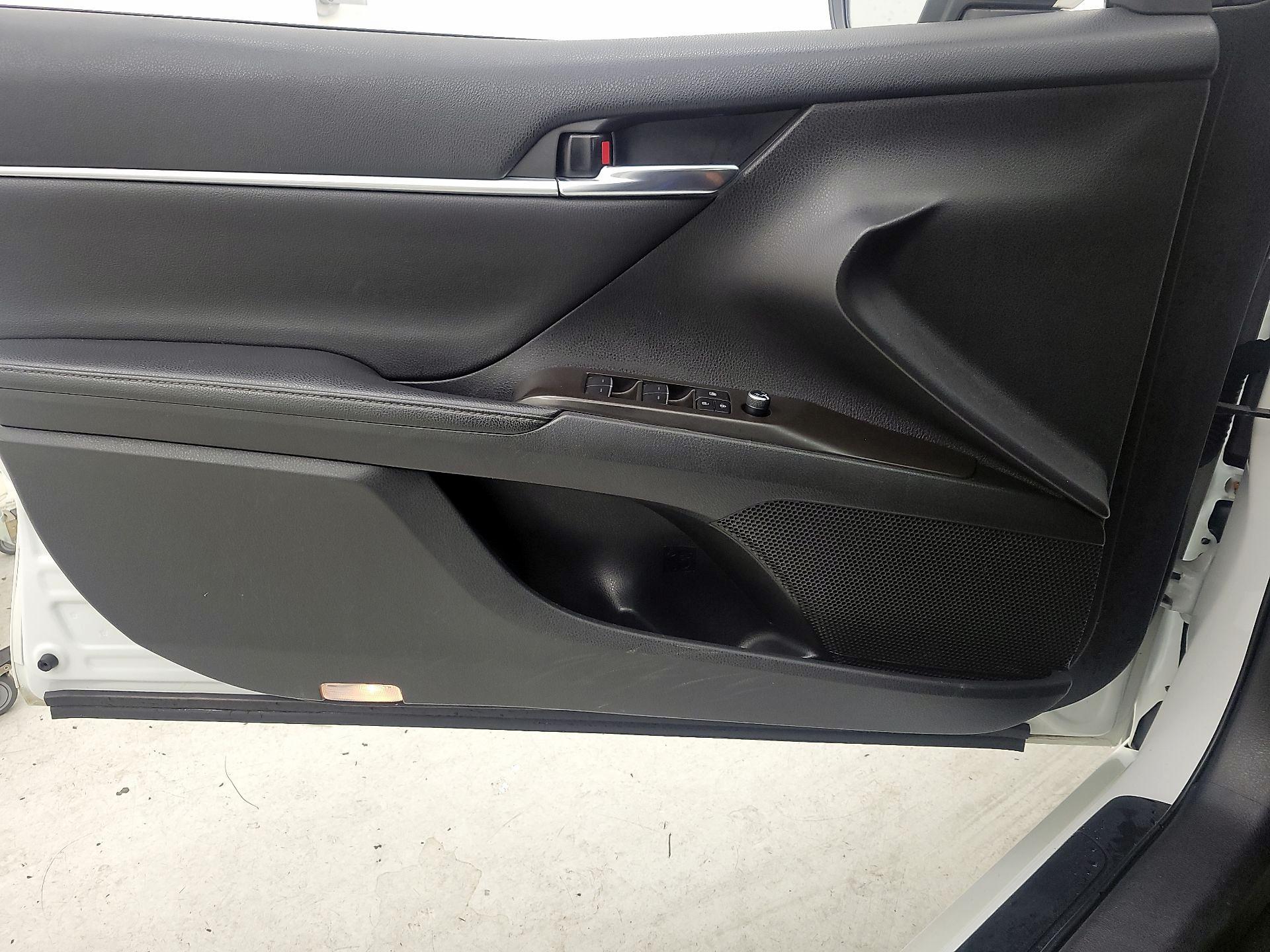 Thumbnail: 2022 Toyota Camry - 12