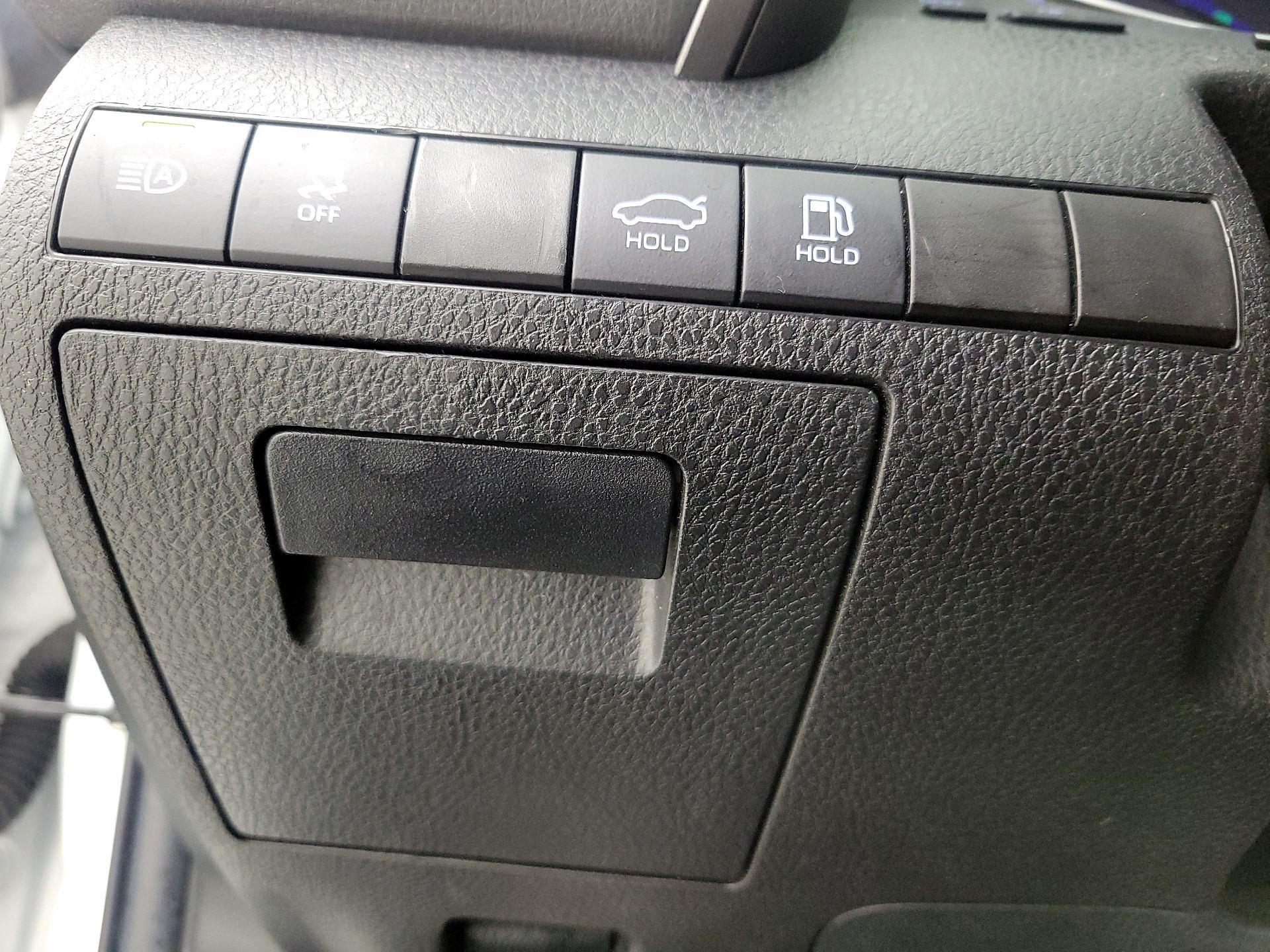 Thumbnail: 2022 Toyota Camry - 13