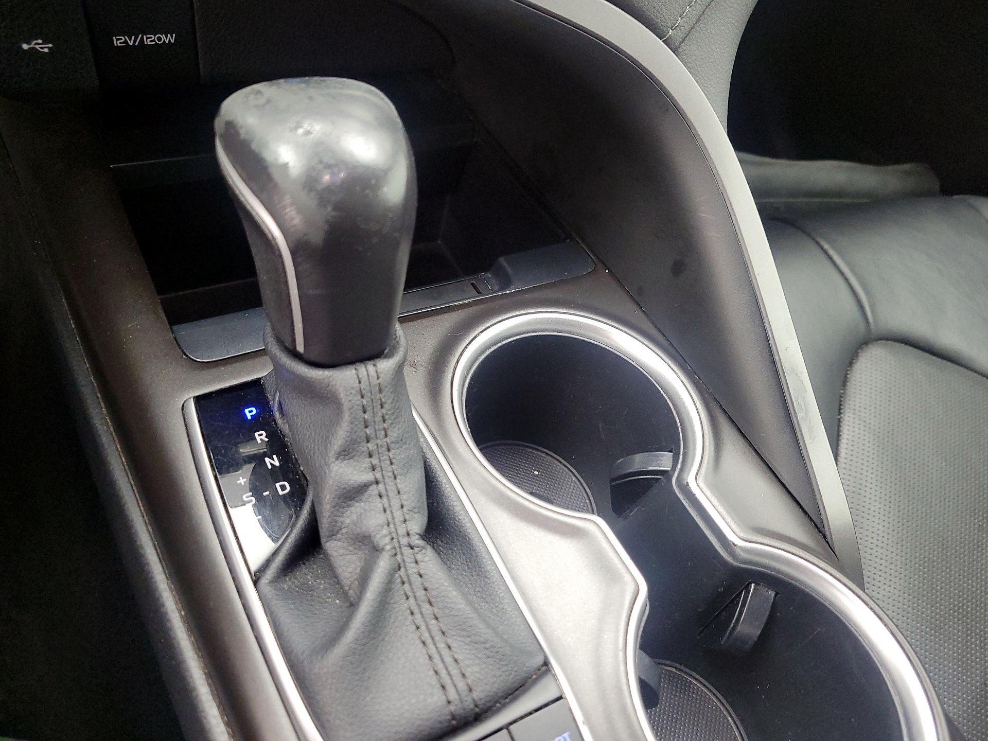 Thumbnail: 2022 Toyota Camry - 17